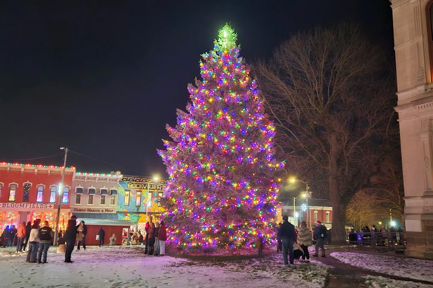Merry Christmas from Parke County, Indiana! 🎄🎁 We hope everyone has blessed days with their family, friends &amp; loved ones.