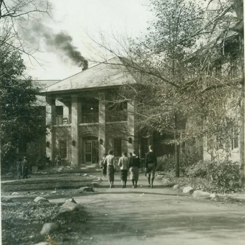 Then and now. ✨❤️
Same place, different moment in time.
These photos show how much has changed and how much has stayed the same.