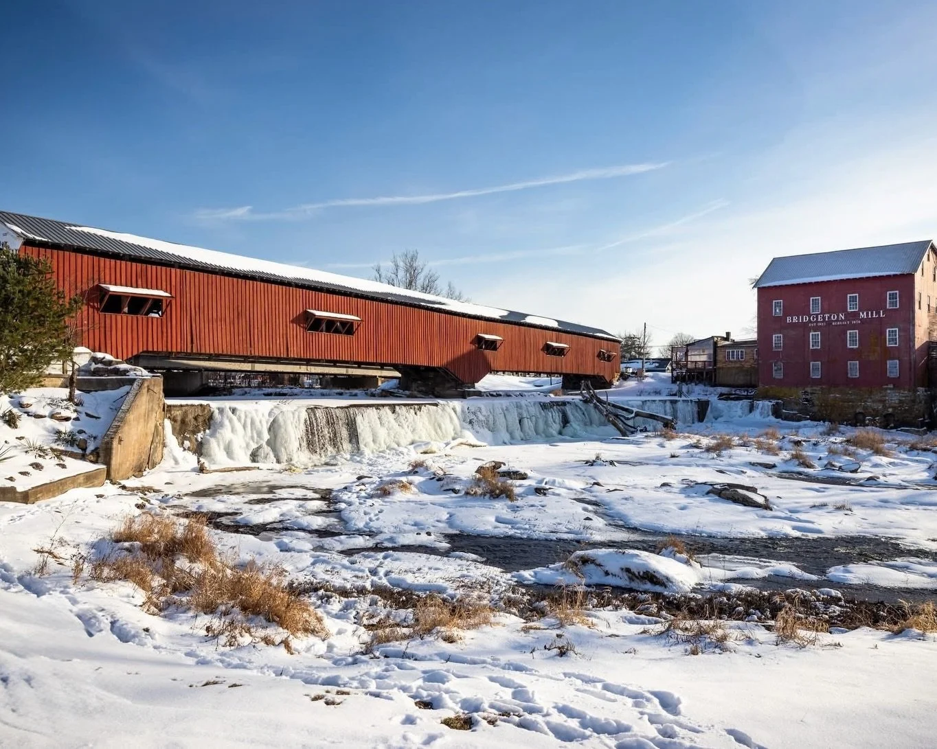 Welcome to the beautiful and historic Bridgeton Covered Bridge &amp; Mill📍❤️ Known as &ldquo;Indiana&rsquo;s Most Famous Covered Bridge&rdquo;.

Fun Facts:
&bull; The Bridgeton Mill is the oldest continually operating mill in Indiana.
&bull; The dam