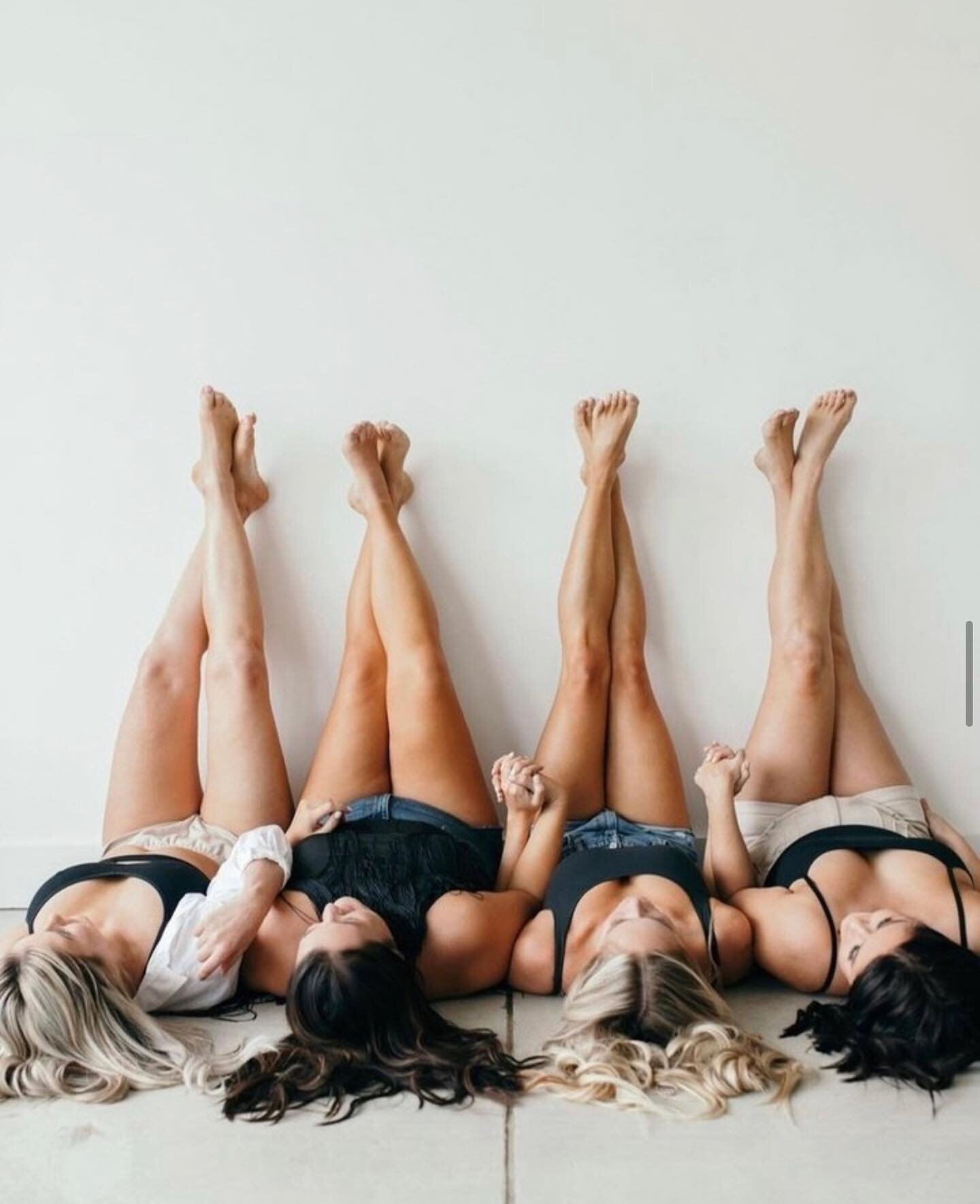 Book with your bestie on any Tuesday using the code &lsquo;BFF&rsquo; &amp; you&rsquo;ll both receive any full body spray tan 50% off!! 👯&zwj;♀️🤍 

#spraytan #pittsburgh #pittsburghbride #pittsburghspraytan #beauty #organic #spraytanning #natural