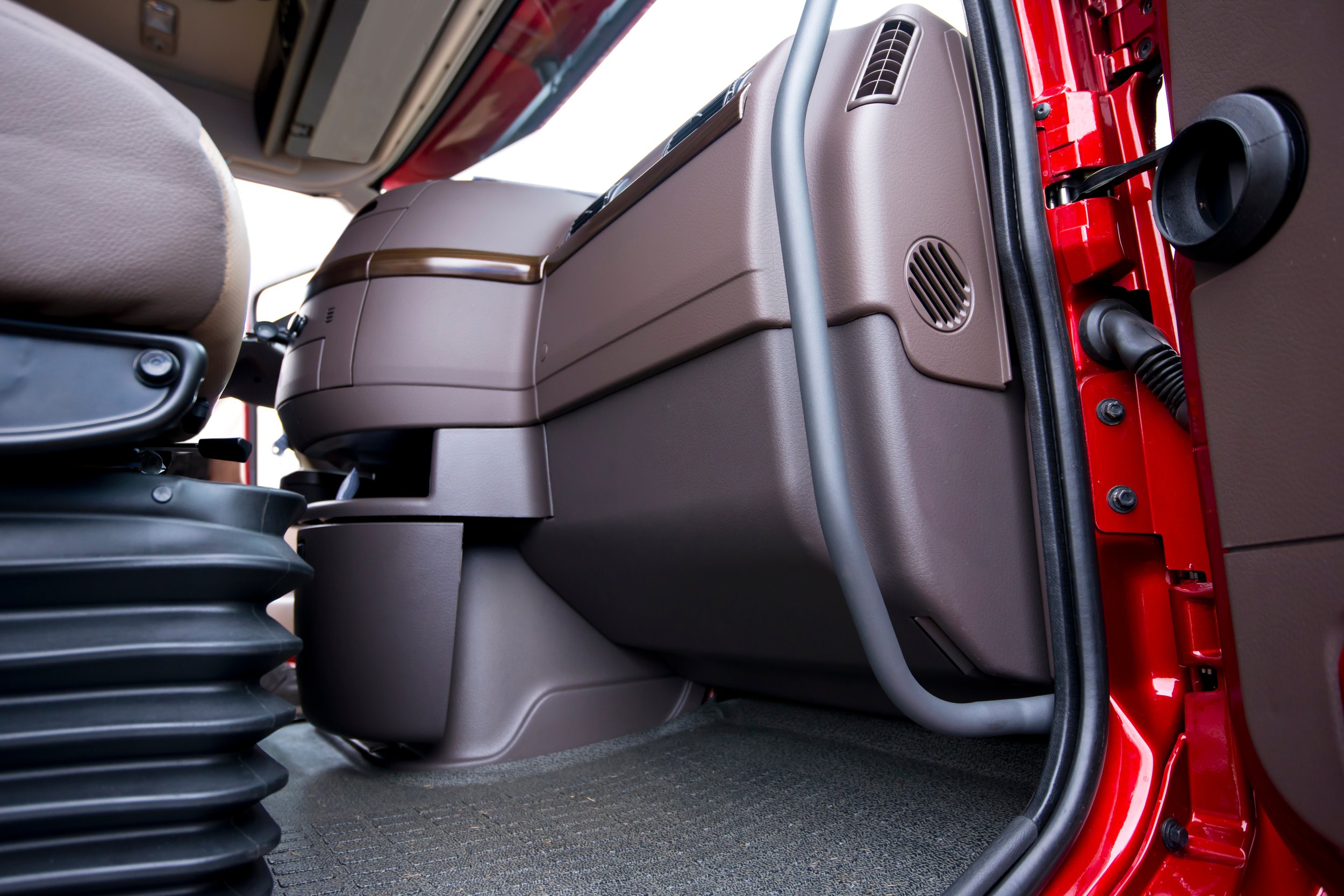 How to Clean Vinyl Floors in a Truck