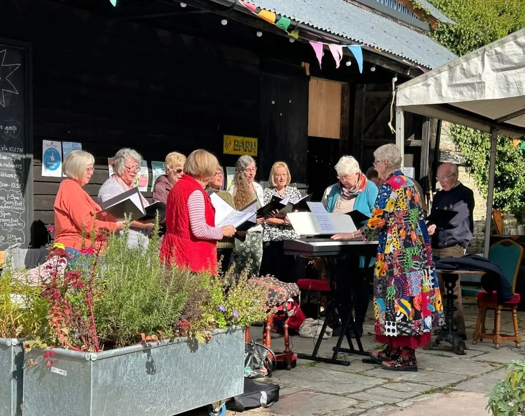 The Kington Community Choir came by yesterday afternoon and brought the sunshine with them 💛 

A perfect Sunday with great food from Lockdown Dhaba, a busy Creative Workshop, and loads of music.

Thanks to everyone who took part and came down 🙏