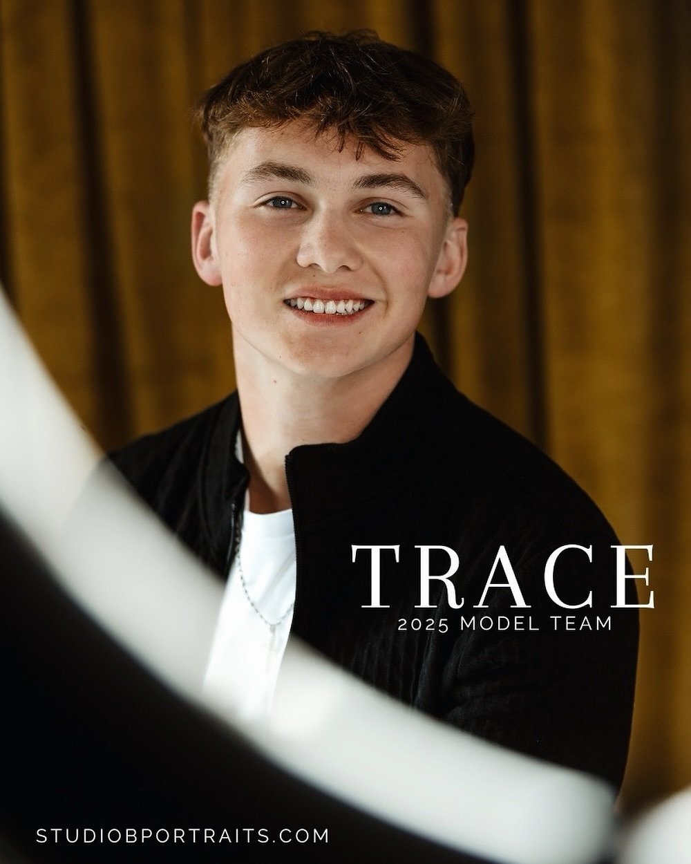 First look at Trace for the Class of 2025 🙌🏼 

We are now booking summer senior pictures and would love the opportunity to be a part of your graduation milestone! Link in bio to schedule now!

#studiobportraits #studiobseniors #seniorpictures #issa