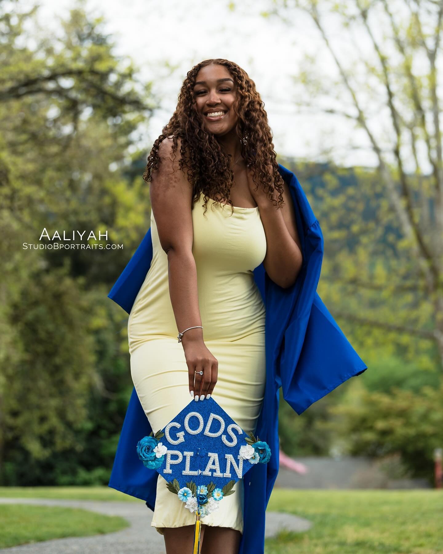 Three cheers to the graduation season! Aaliyah brought so much sweetness + sass to her Cap &amp; Gown session&hellip;we loved getting the opportunity to celebrate with this gorgeous gal!

#studiobportraits #studiobseniors #capandgown #studiobgirls #i