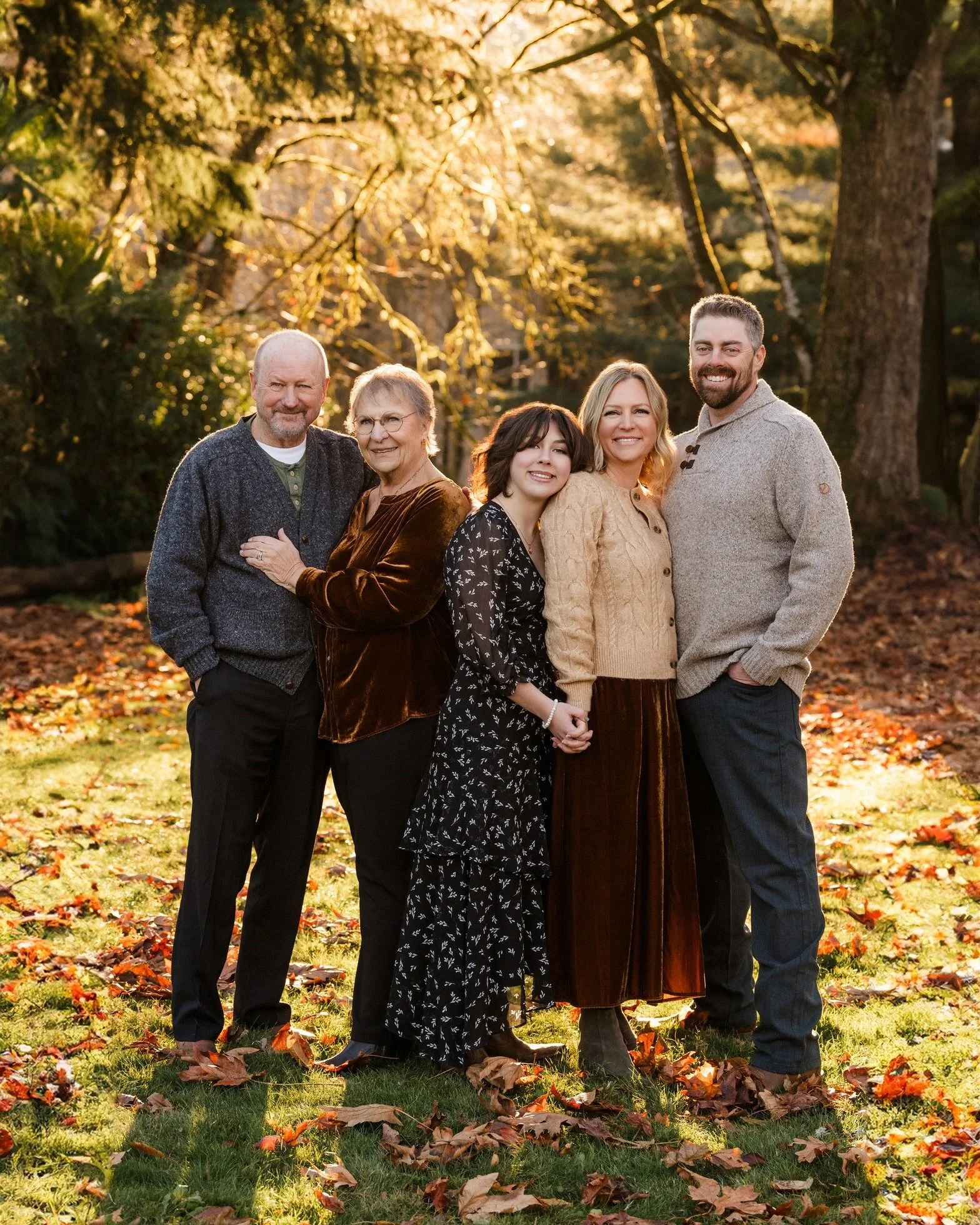 It's time to book your Fall Family Portraits! There is just something magical about this time of year when all of the colors turn to something gorgeous and vibrant 🍂
Book now through the link in our bio!
#studiobfamilies #studiobportraits #fallfam