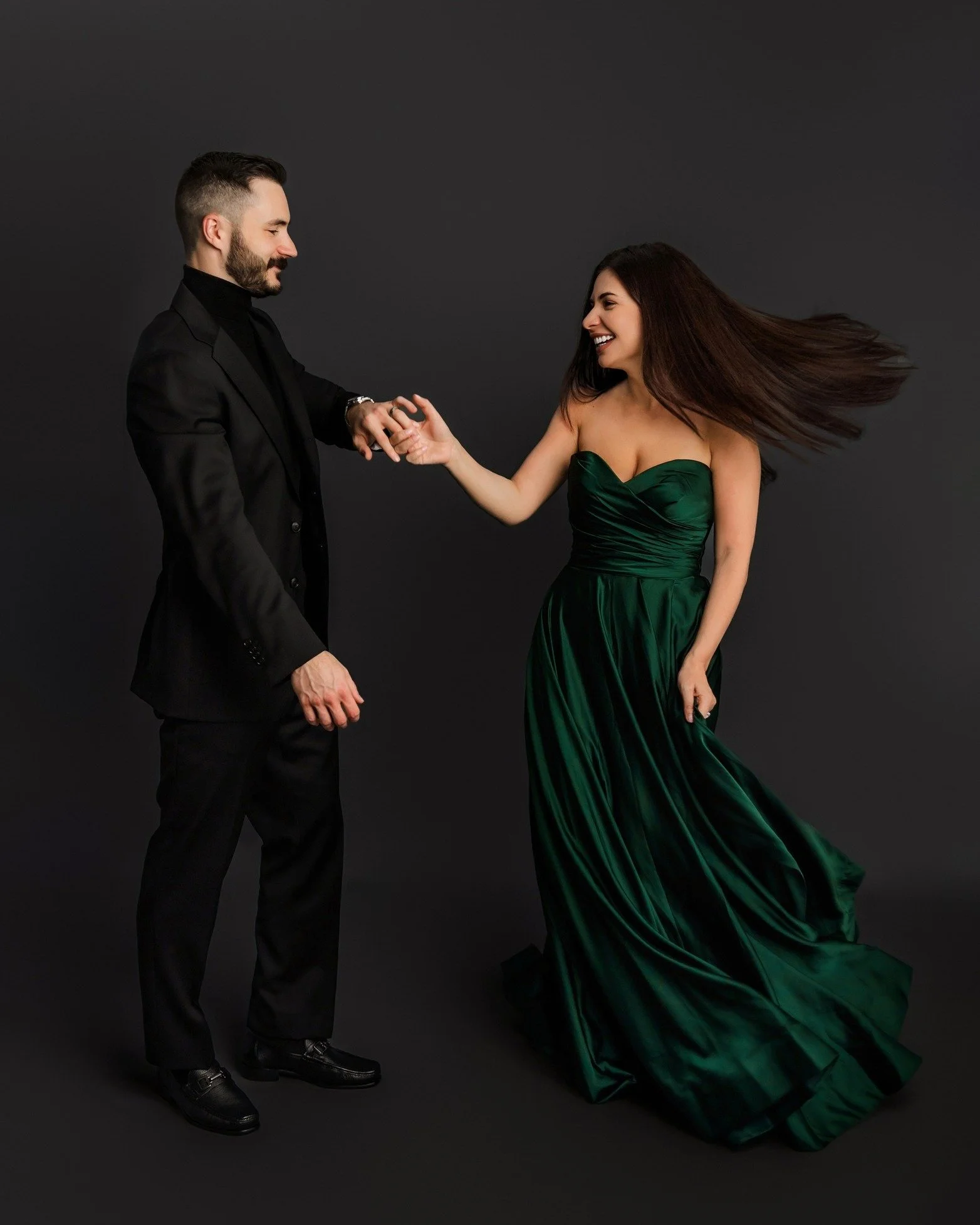 Now booking our all-inclusive Holiday Portrait Event | Link in bio ✨
We know you want swoon-worthy holiday cards and portraits, and our studio special guarantees that whether it showers or shines on the day of your photo shoot, your entire family is