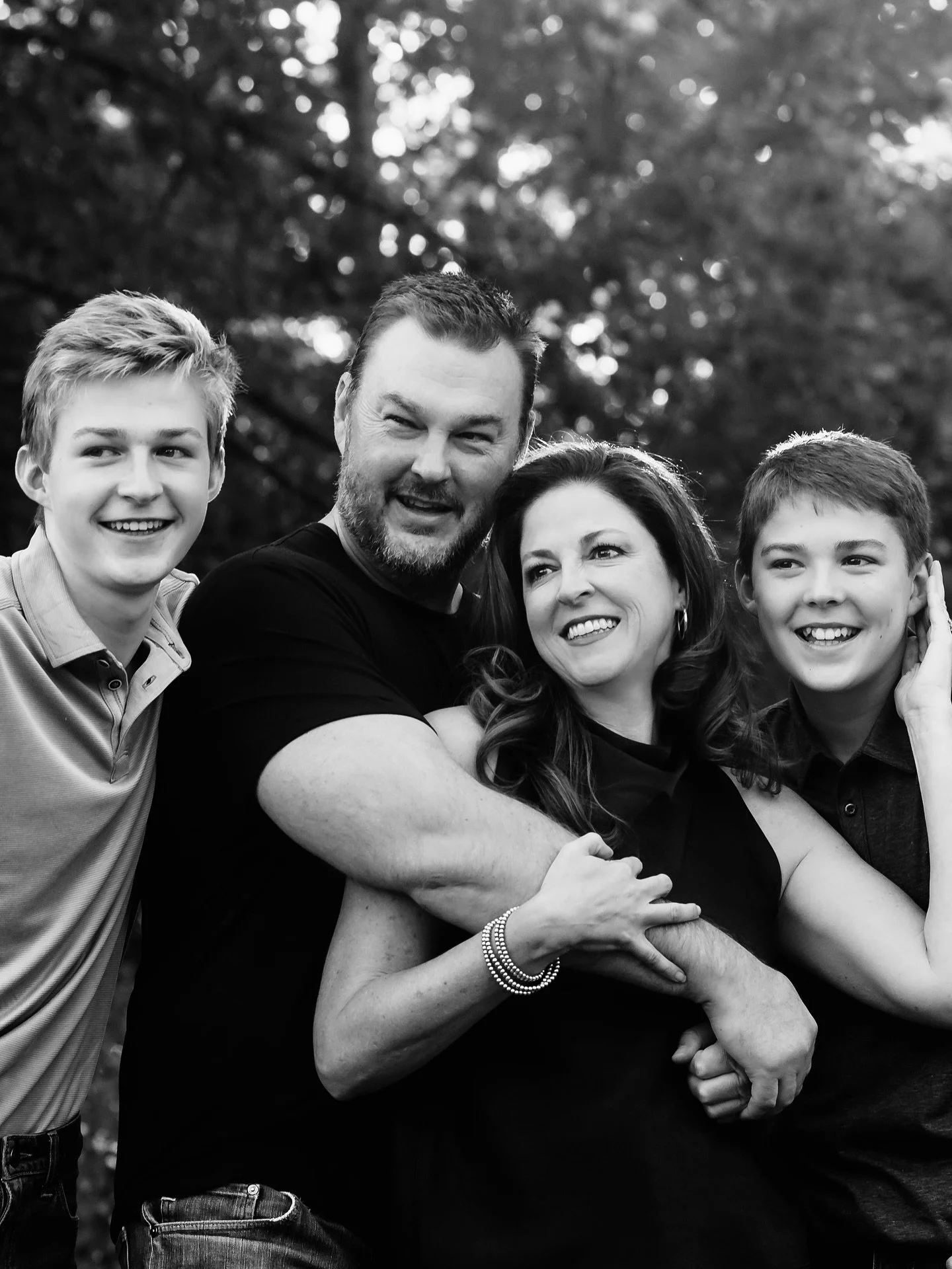 Fall family portraits with the beautiful Brower’s
We photographed at our downtown Issaquah studio and if you were wondering if it’s still fall perfection? Yes it is but consider this your reminder that we are turning back the clocks soon