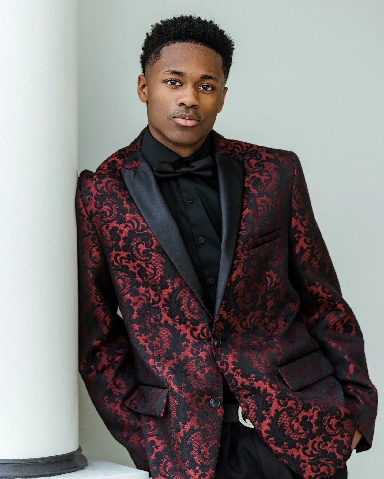 Did you know that our Senior Experience includes both contemporary studio and lifestyle outdoor settings? We love the way multiple outfits and locations gets to highlight different parts of your personality!

#studioBguys #studioBportraits #studioBse