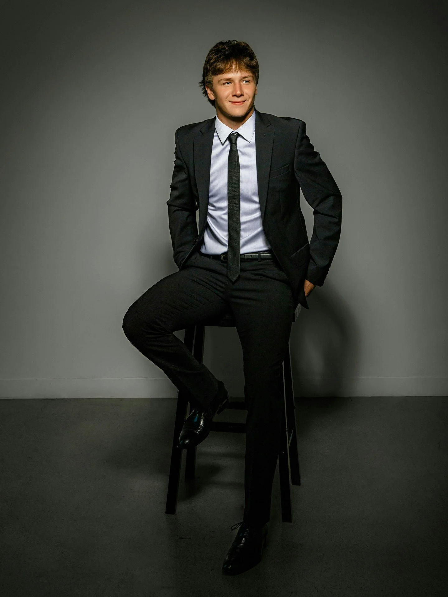 One of our favorite looks for Senior Portraits is clean + contemporary in studio | Talk about magazine inspired!

#studiobguys #studiobseniors #studiobportraits #issaquahseniorphotos #seattlephotographer