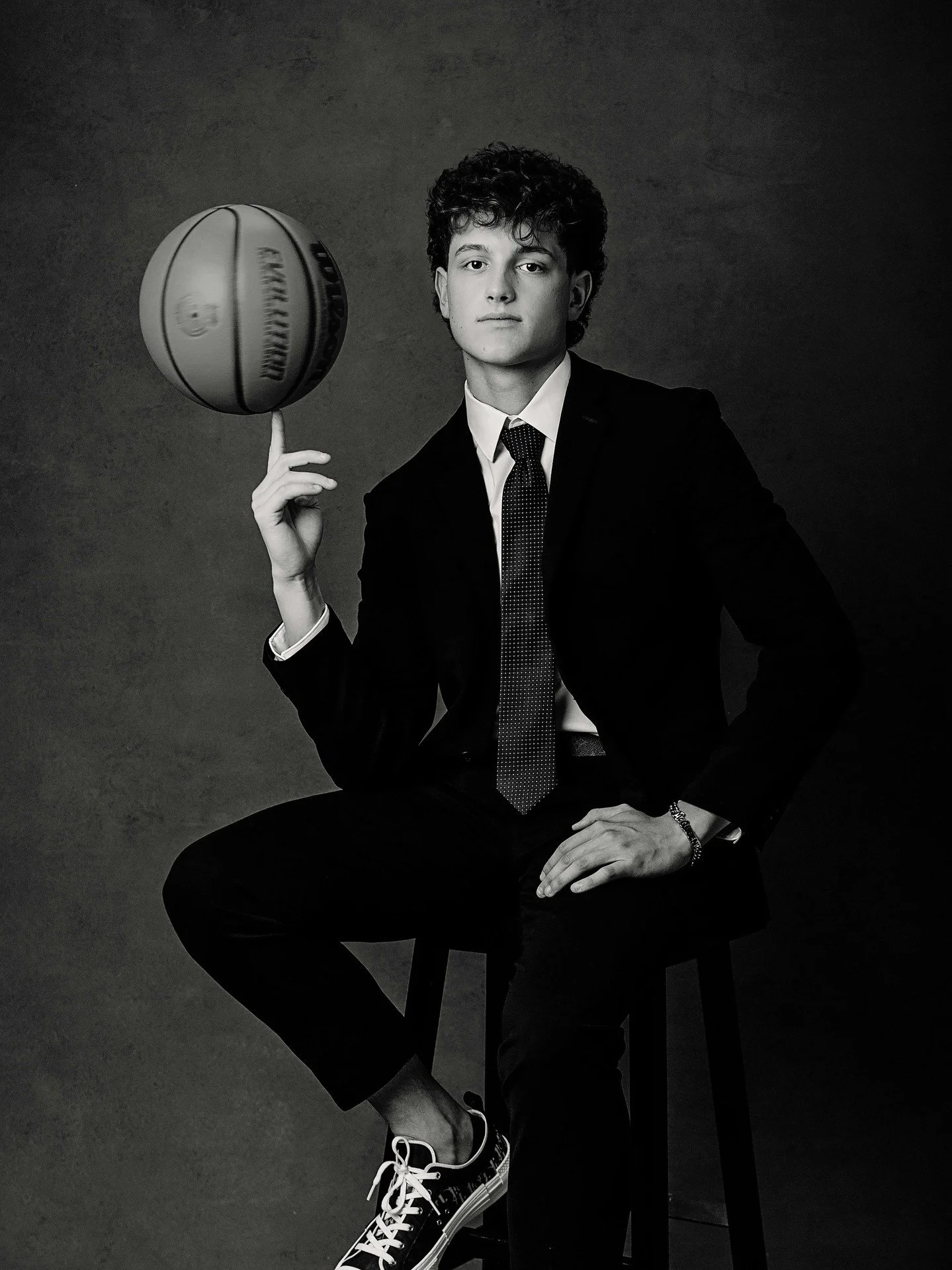 Be the tiebreaker and tell me which you prefer...color or black &amp; white???

#studiobseniors #studiobguys #basketball #seniorpictures #issaquahphotographer