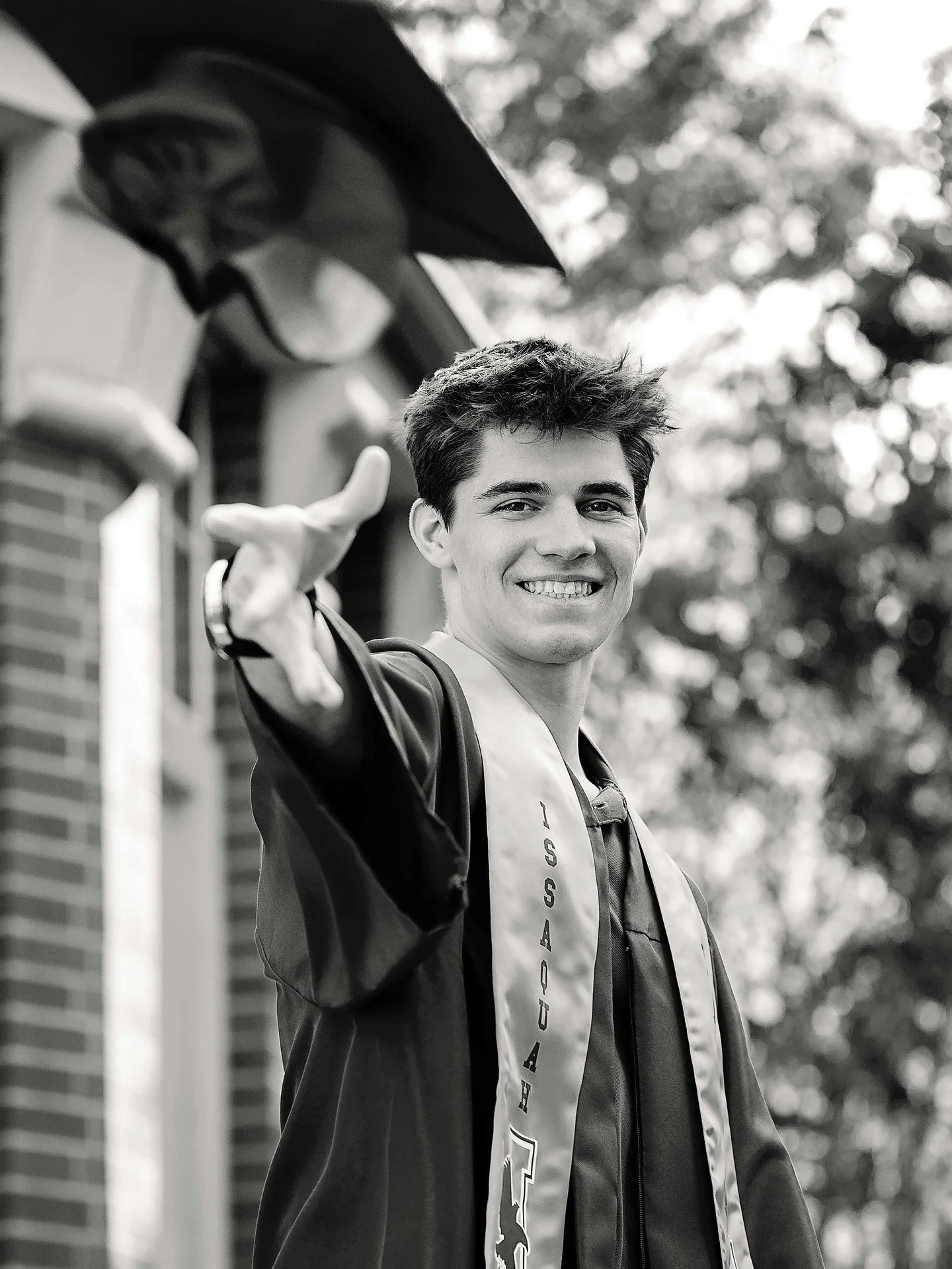 A celebration the entire family can get behind 🤩 

Fun fact: we have been photographing this awesome family for years...3 out of 4 Seniors (so far👀) , multiple Cap + Gown session, and Family Portraits along the way for one epic storytelling adventu