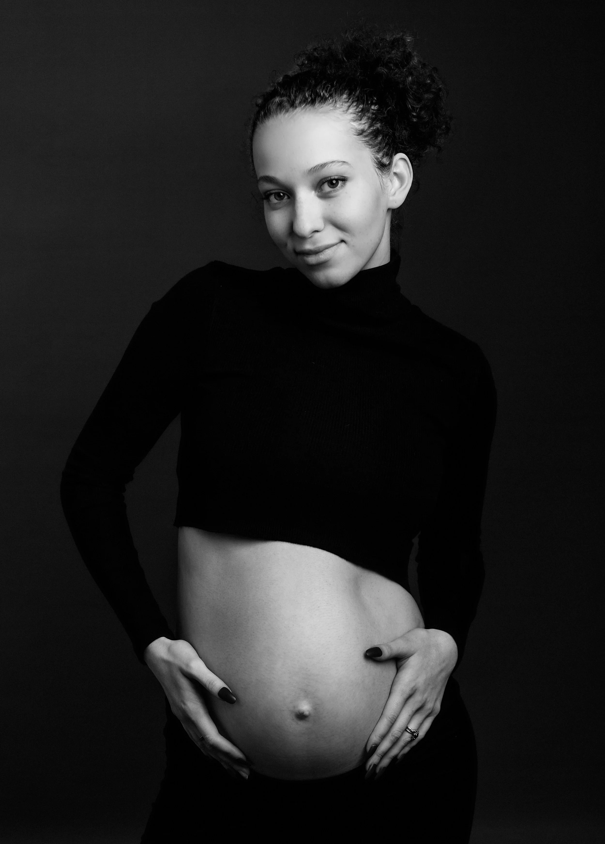Luxury Maternity Portraits: A Full-Service Experience in Styling, Comfort, and Connection