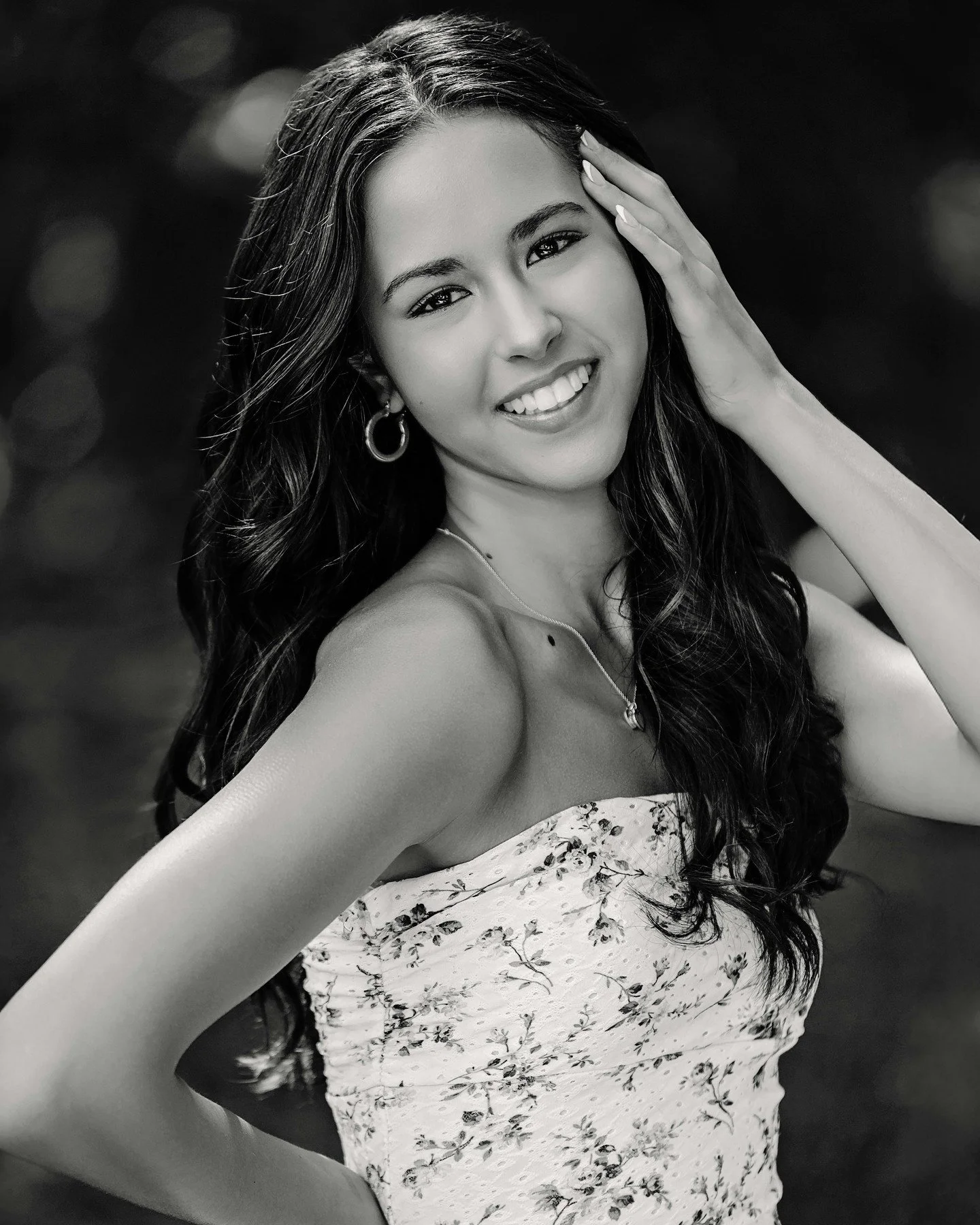 You dream of standing out from the crowd (in the best way possible), and our team is here to make that vision come to life! When it comes to your senior pictures, there&rsquo;s nothing we love more than crafting a one-of-a-kind experience to document