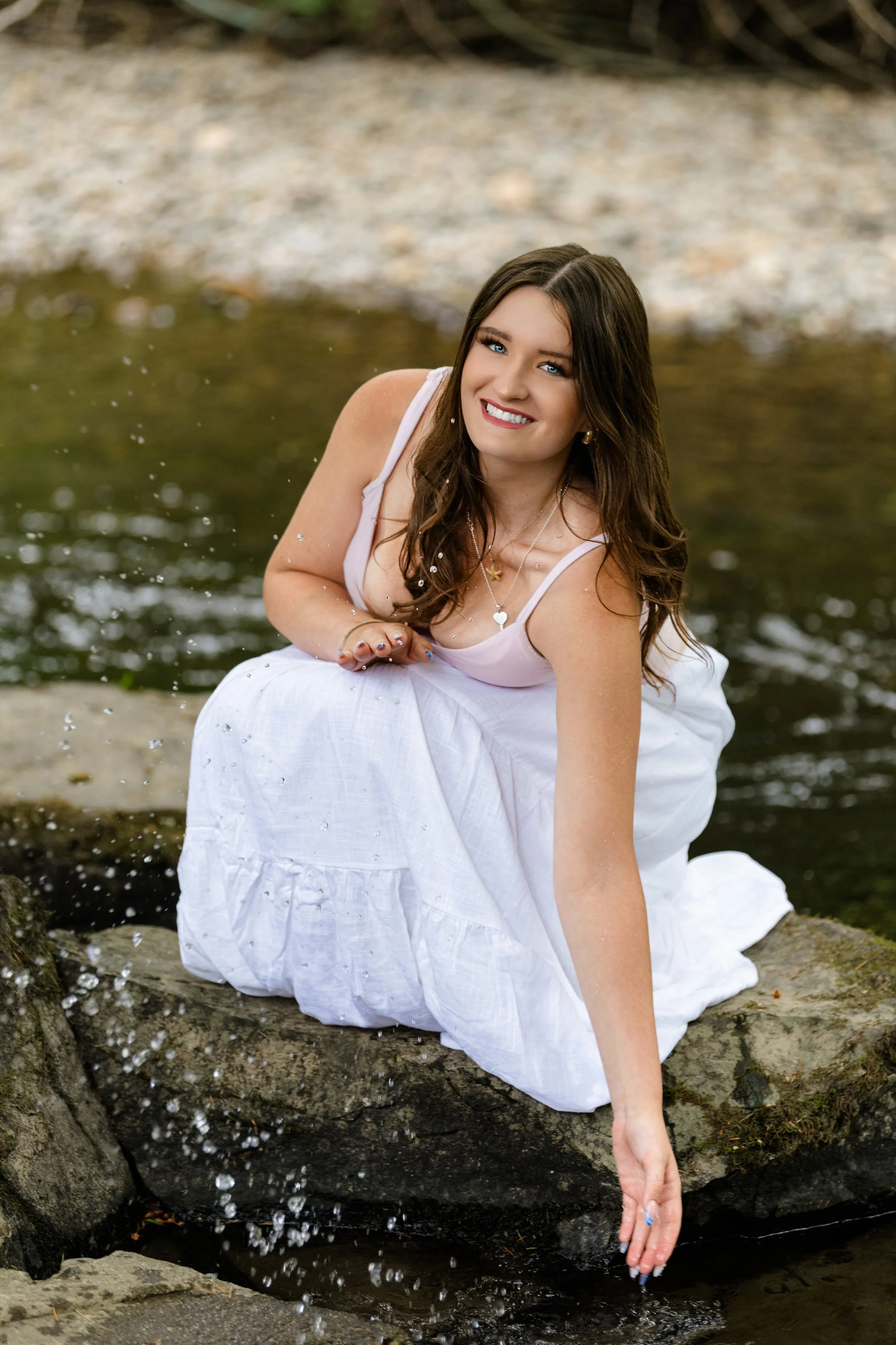 How to Build Your Daughter's Confidence for Senior Pictures
