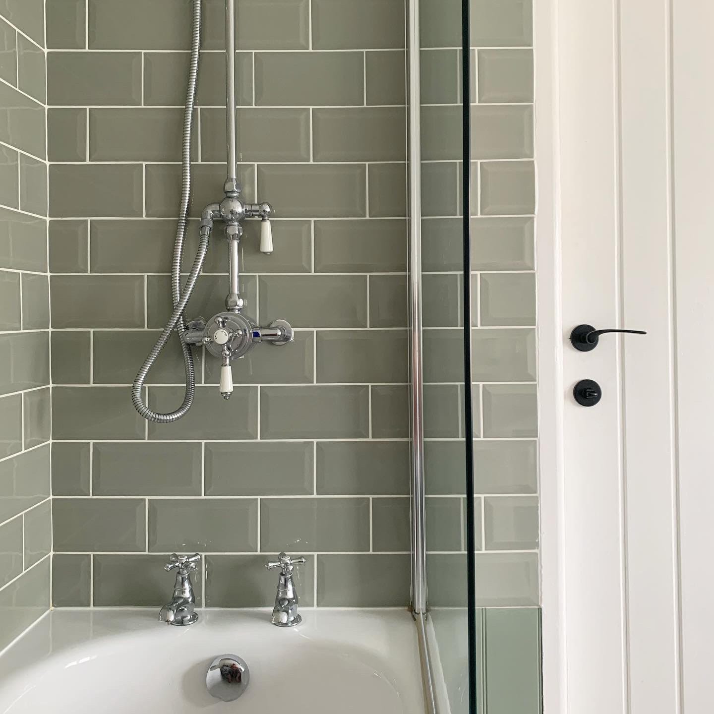 WINDMILL BATHROOM.jpg