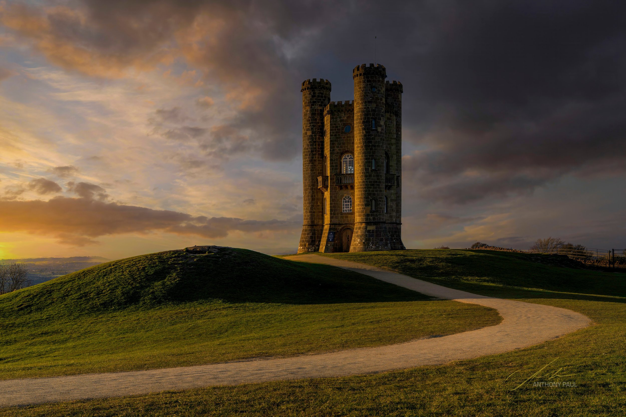 120 cm x 80 cm Canvas Print Broadway Tower 333