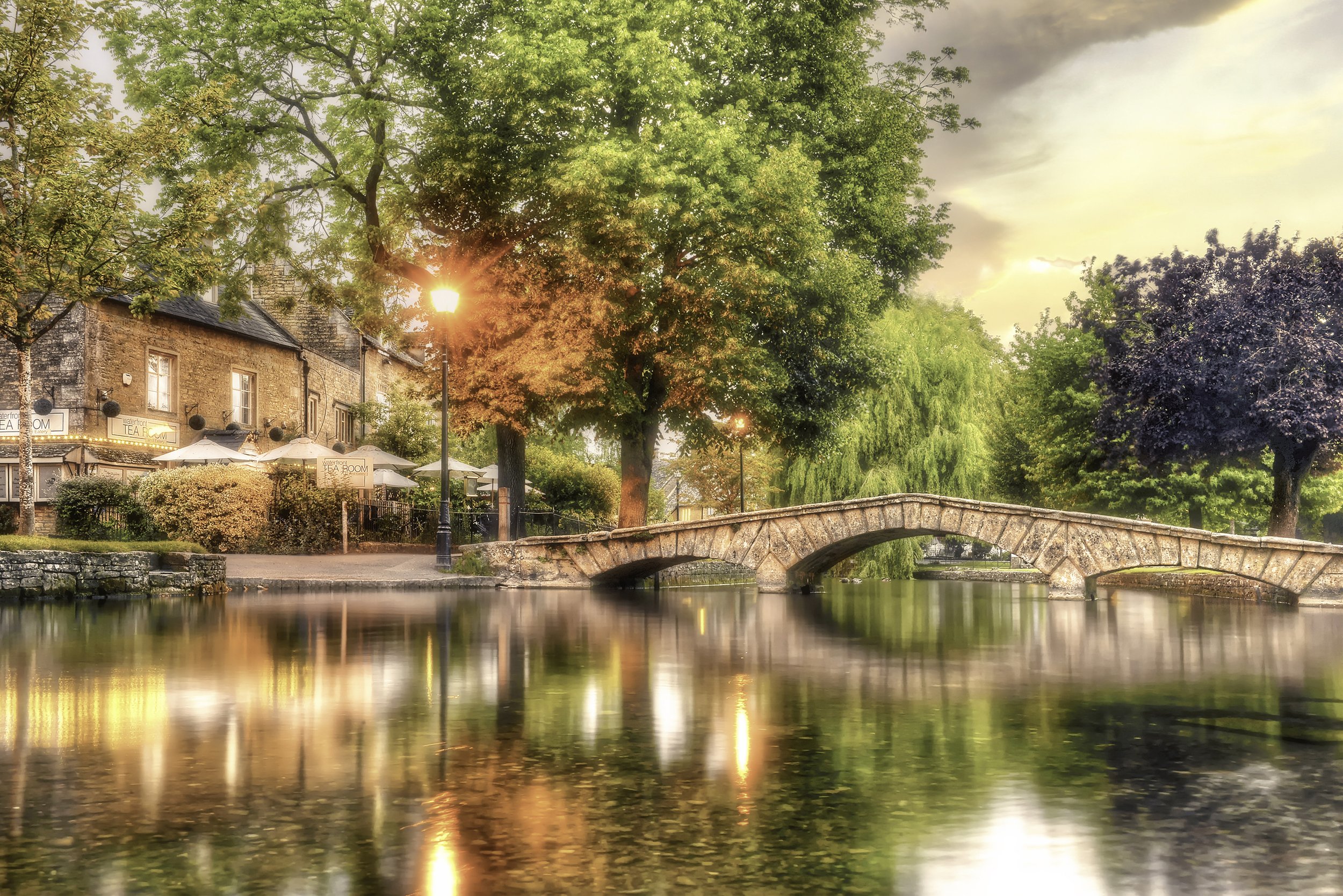 120 cm x 80 cm Canvas Print Bourton on the Water05005 (Copy)