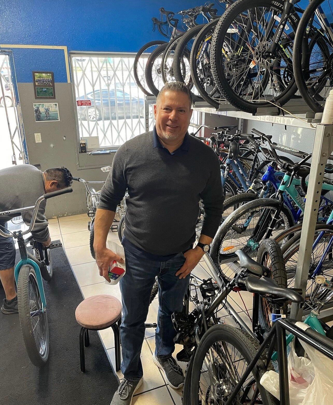 Project Bike Tech is proud to work with bicycle shops across the country! 

Shoutout to Martin, of Martin's Bikes in Los Angeles, for his support of Project Bike Tech at Montebello High School!

Photo: @mhs_project_bike_tech