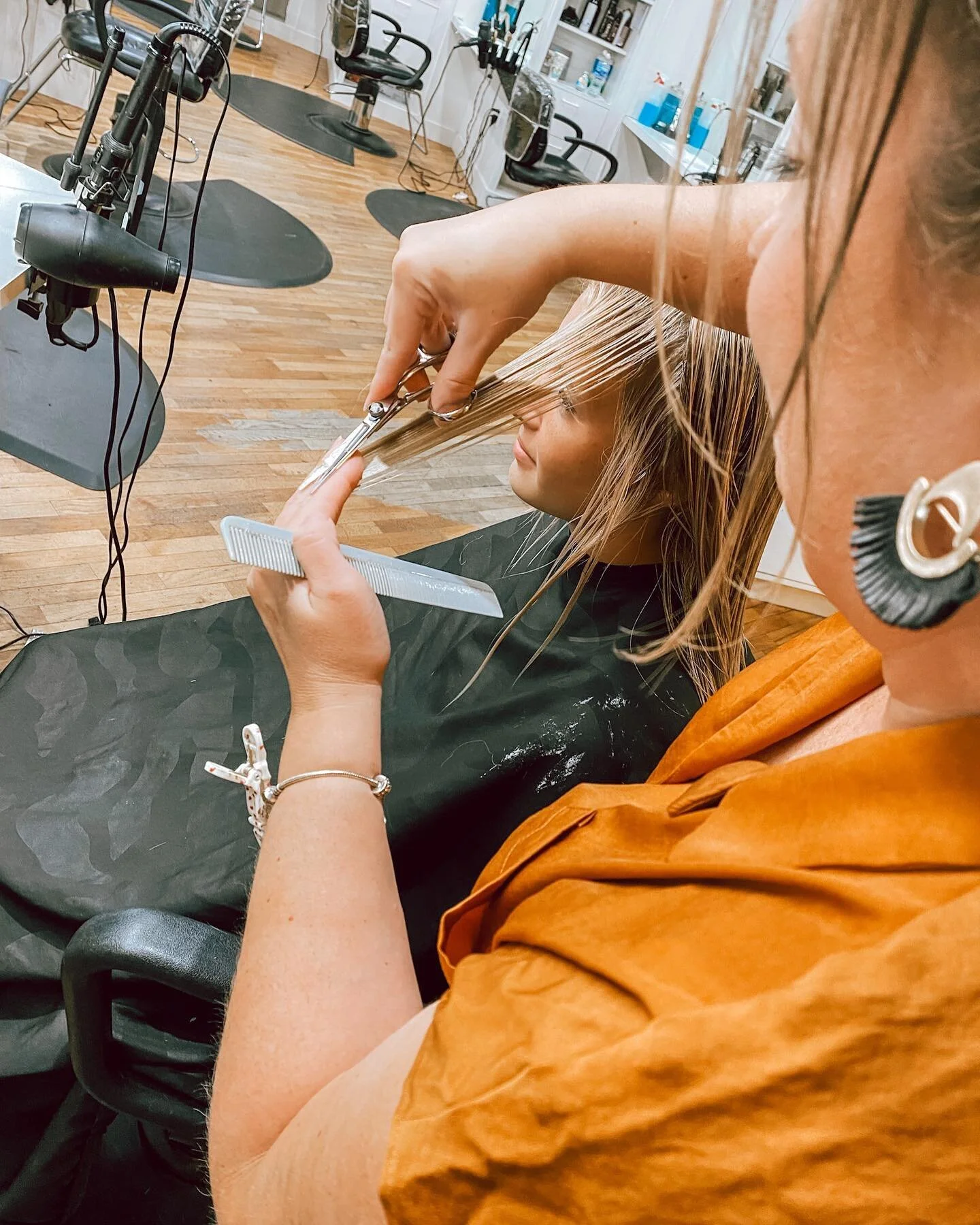 Headliners Salon in Mt. Pleasant, MI