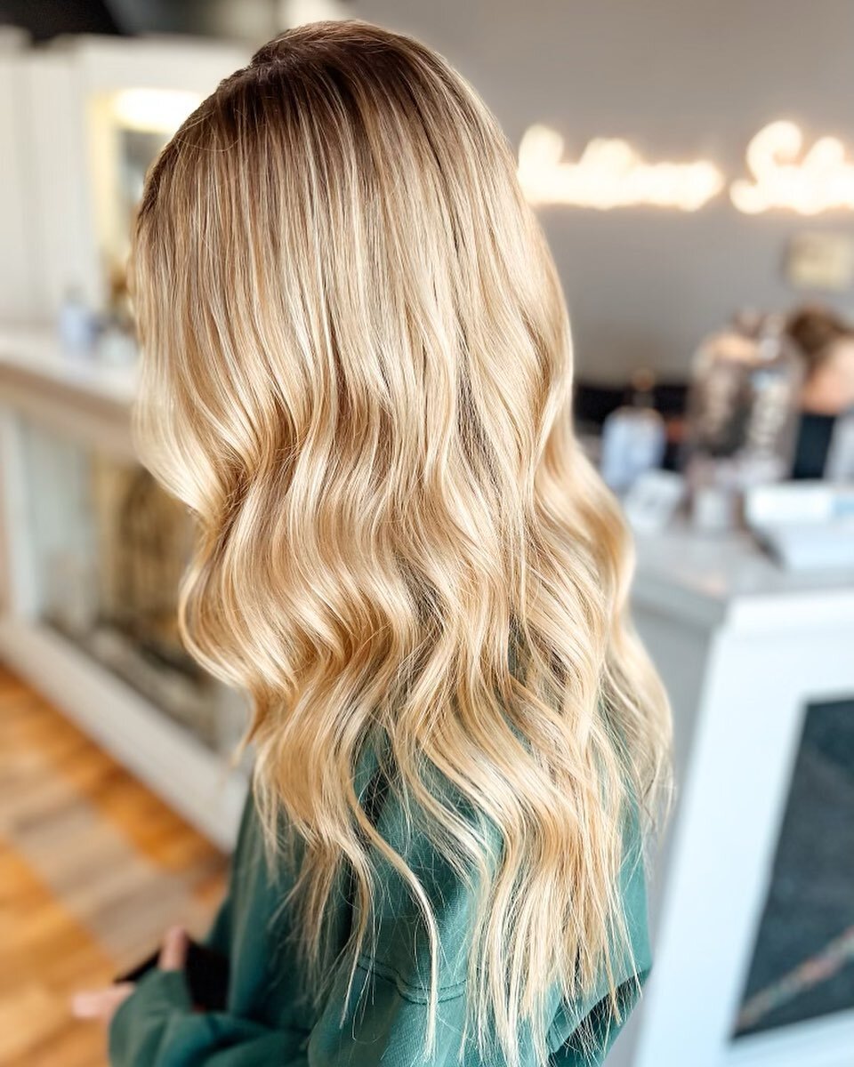 𝓜𝓮𝓮𝓽 𝓢𝔂𝓭𝓷𝓮𝔂 🌞
-
We have a very talented stylist who has joined our family/team! @hairby.sydfaber is available for scheduling upon request. This is a ✨stunning✨ blonde she created, is your hair Summer ready? 😉
-
#michiganstylist #blondehai