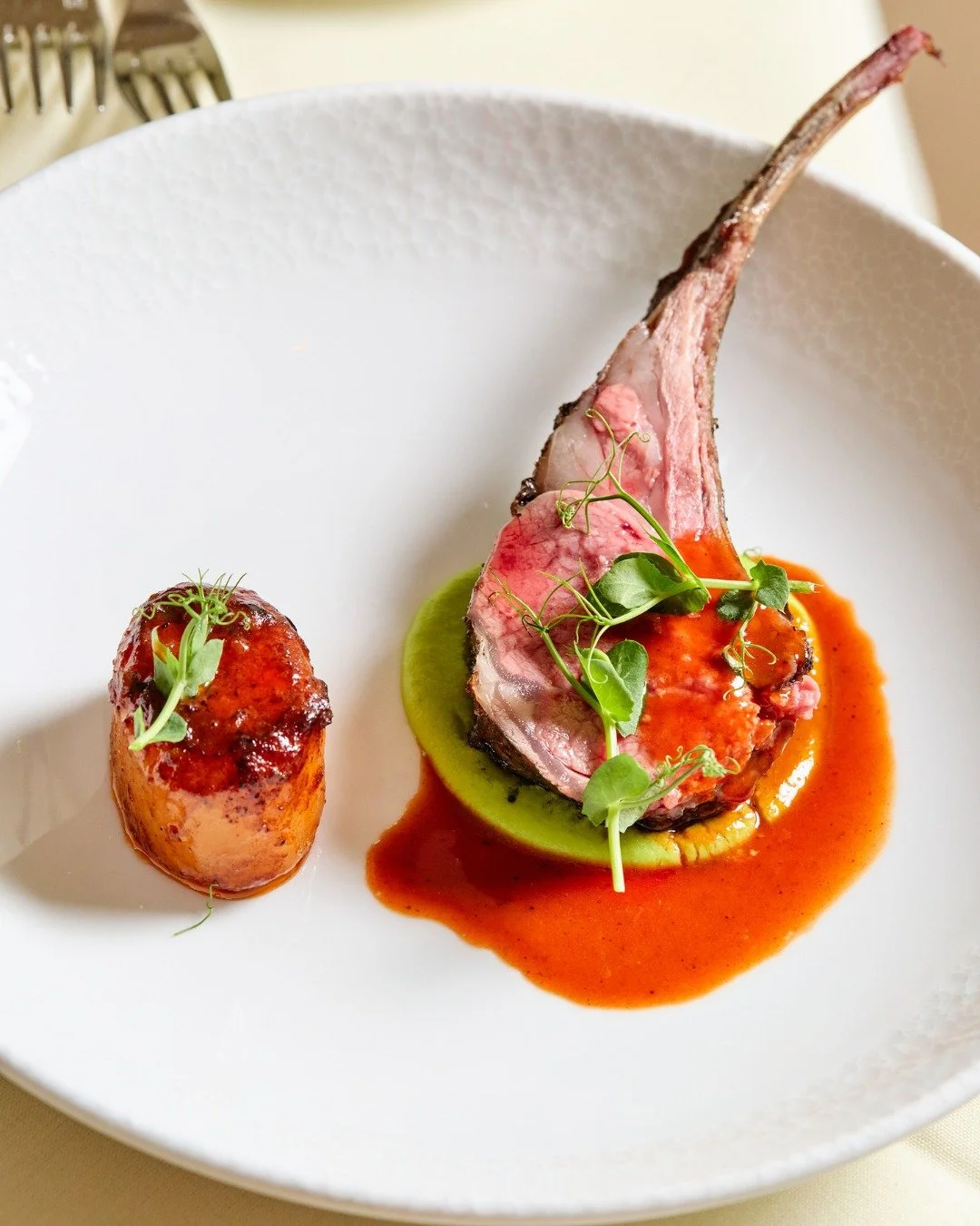 Indulge in our Seasonal Chef's Tasting Menu, served daily in the dining room.

📸 @briansamuelsphotography