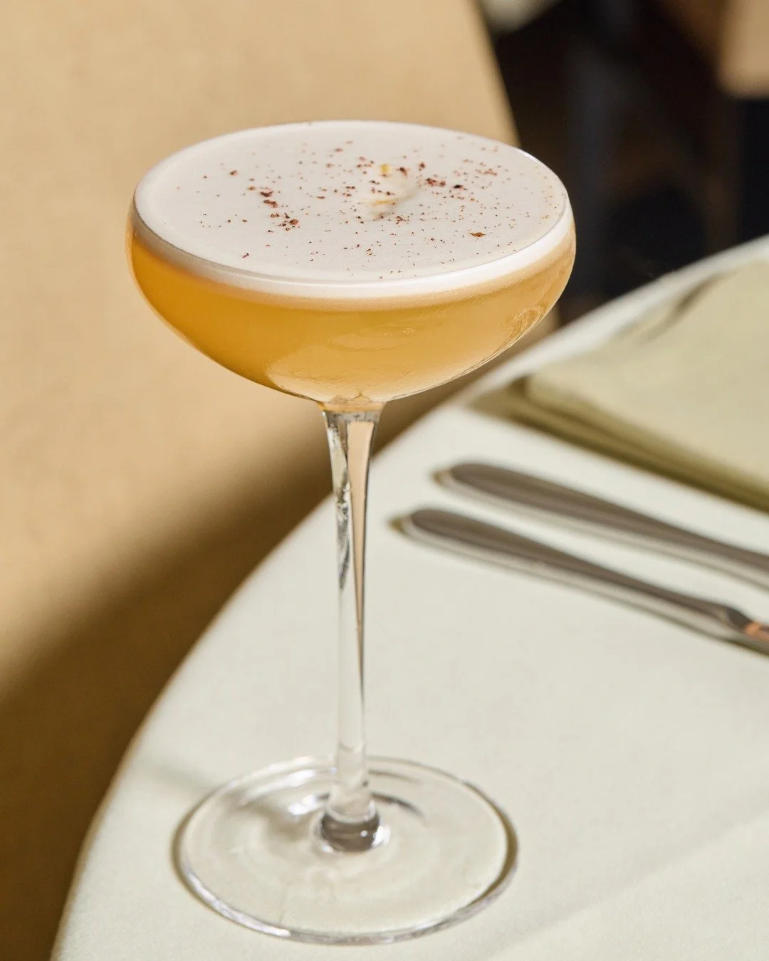 Grand Coco | grand marnier, noix de coco, cacao nibs, egg white, lemon

📸 @briansamuelsphotography