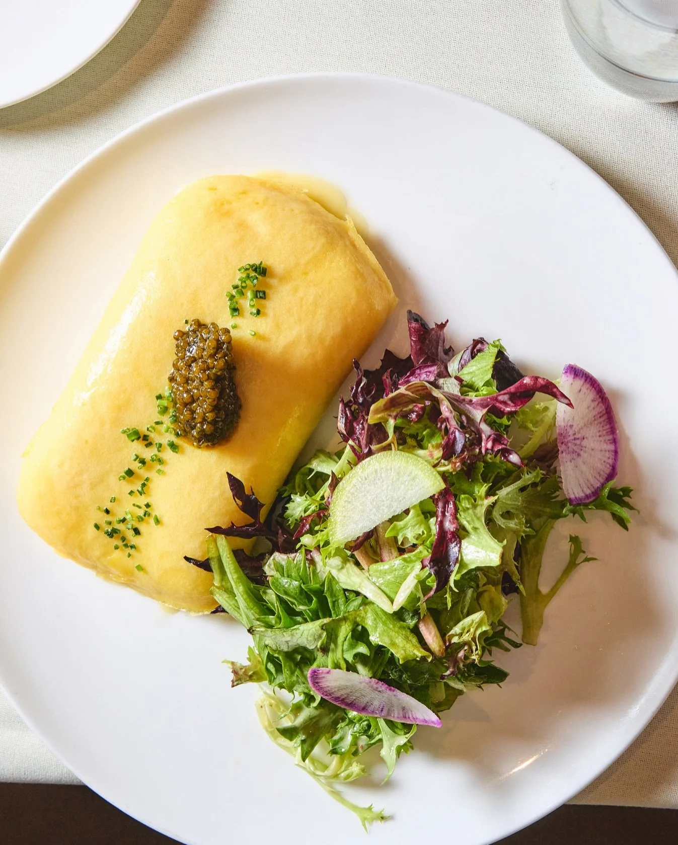 A touch of French decadence to start the day: a silky omelette finished with a spoonful of caviar. Reserve brunch now on OpenTable.

📸 @briansamuelsphotography