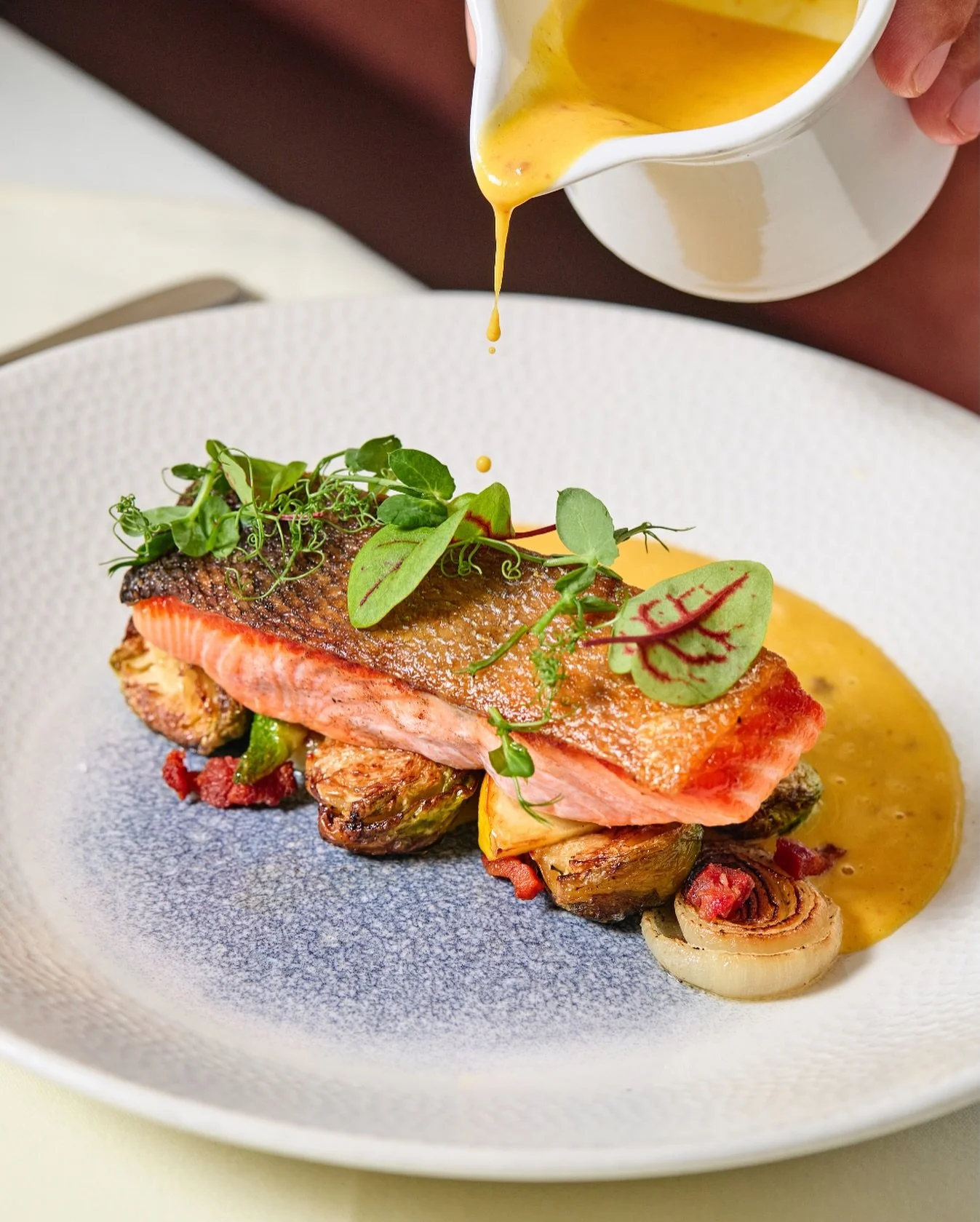 Savor our Ora King Salmon with lardon, brussels sprout, cippolini onion, and brown butter squash emulsion. A lovely option for Sunday supper, if you ask us.

📸 @briansamuelsphotography