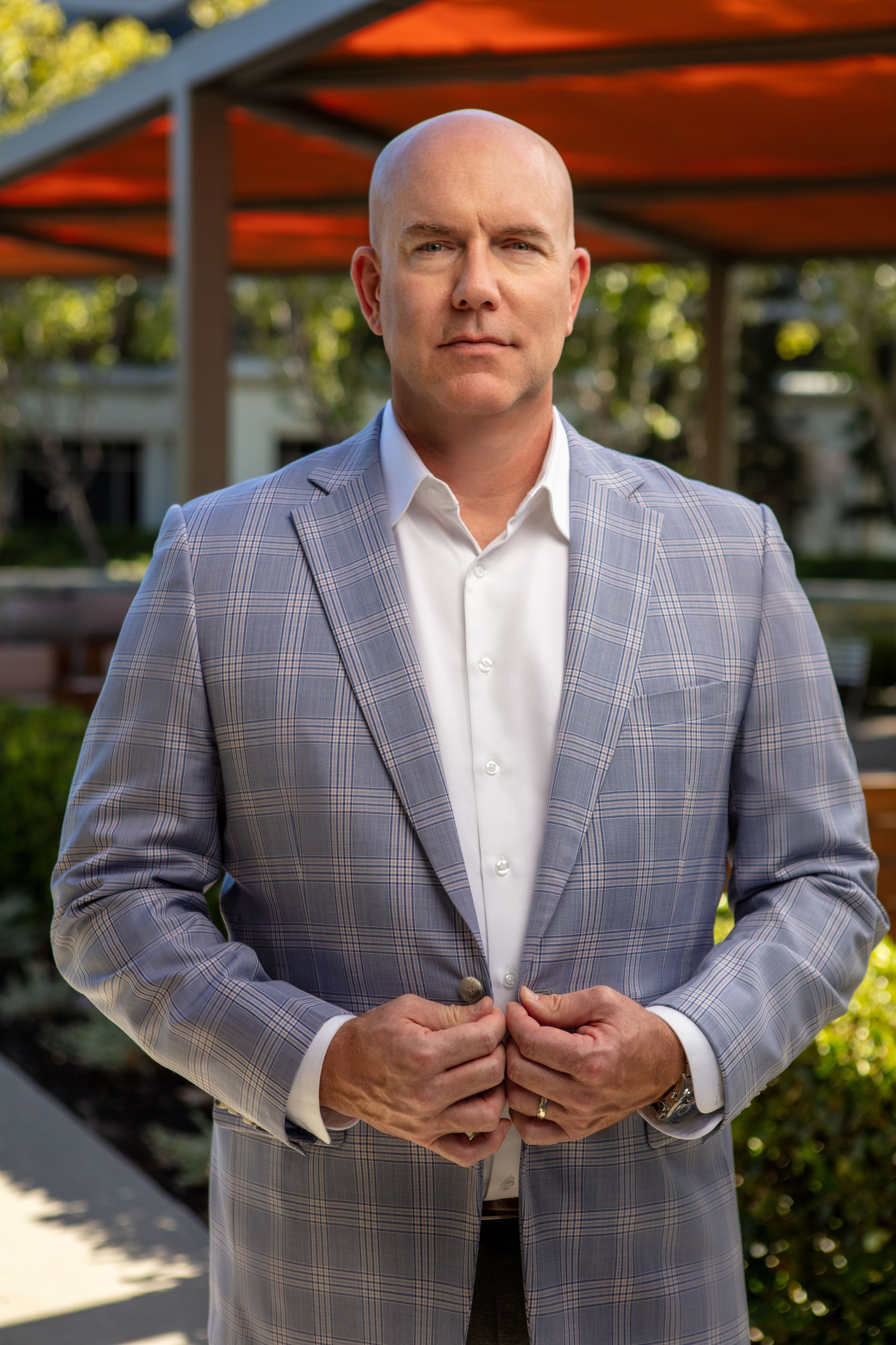 WealthCreativeTomrenExteriorHeadshots-6.jpg