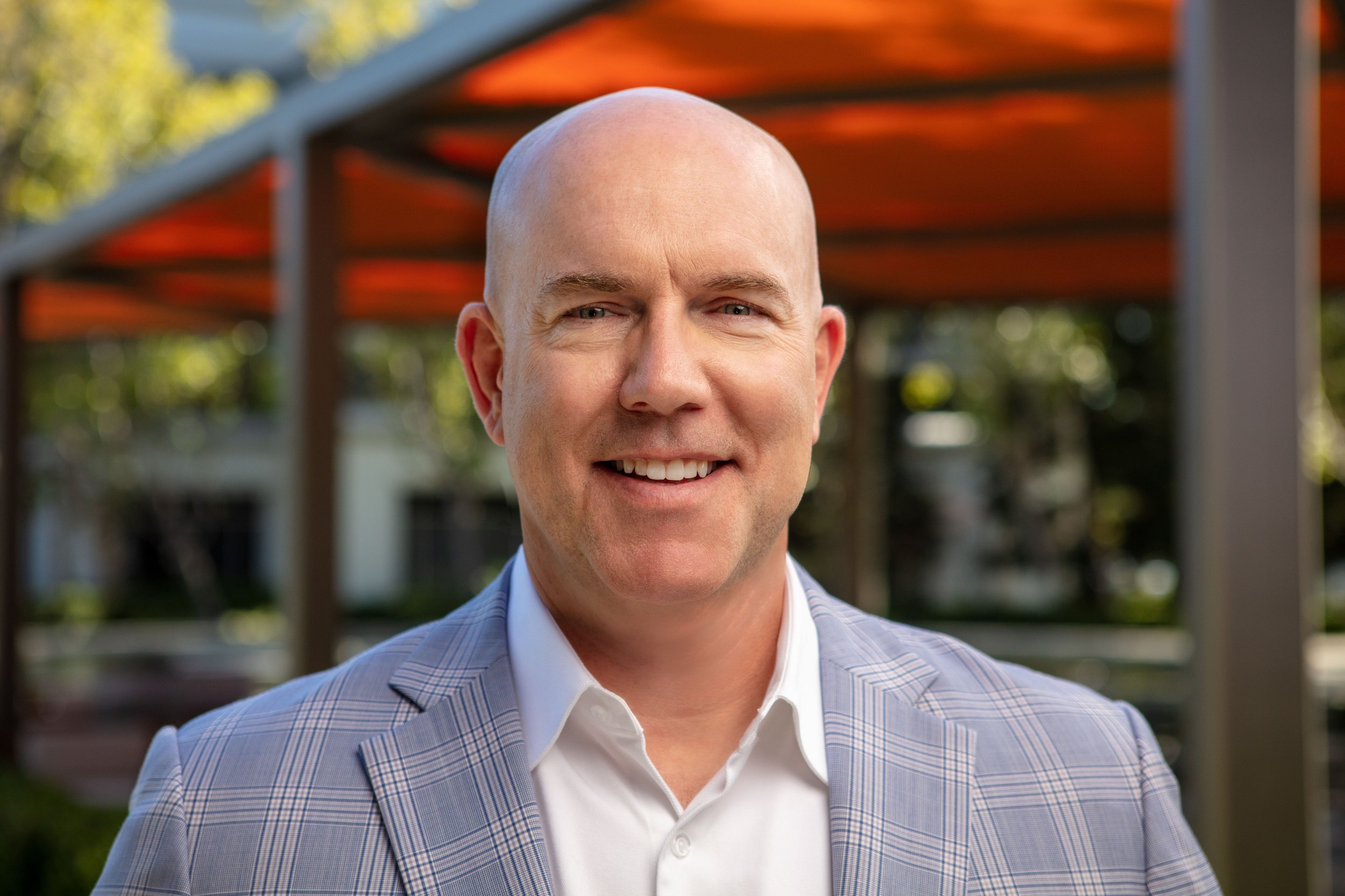 WealthCreativeTomrenExteriorHeadshots-5.jpg