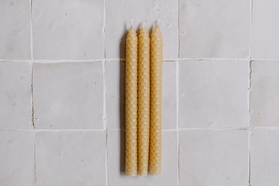 Smor-Kitchen-DIY-Tapered-Beeswax-Candle-Jaharn-Quinn-_11-of-12.png