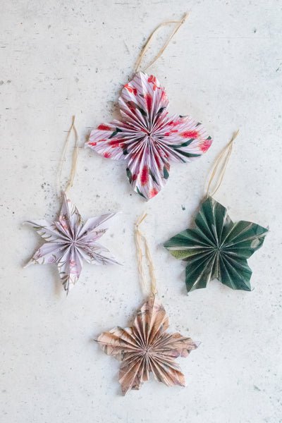 DIY-Christmas-Ornaments-Folded-Paper-Star_Smor-Kitchen-Jaharn-Quinn-_1-of-2_600x600.jpeg