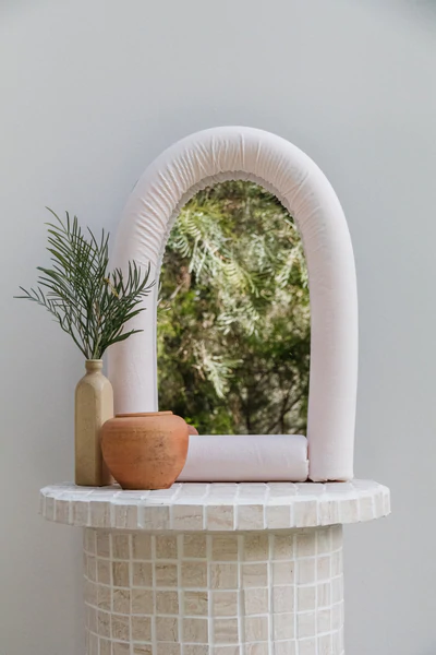 Upcyled_Arched_Mirror_Using_A_Pool_Noodle_Jaharn_Quinn_Smor_Kitchen_1_of_10_600x600 copy.png