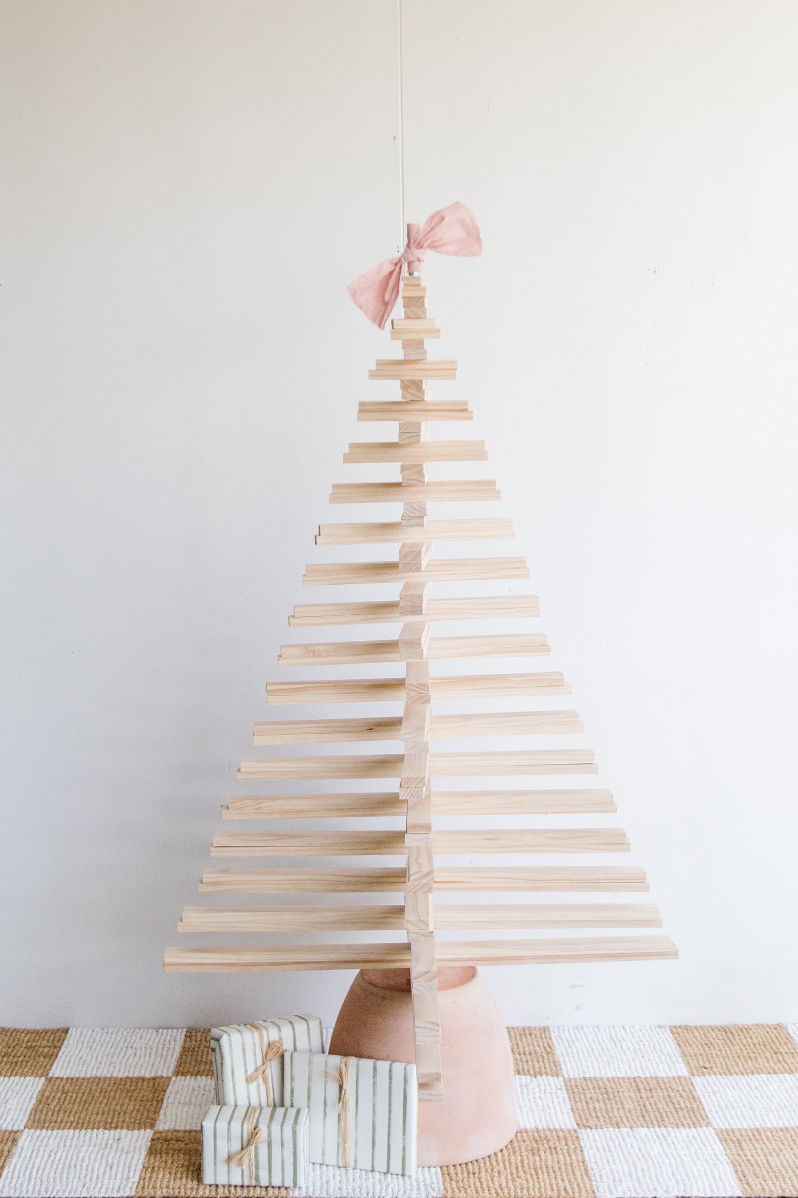 DIY-Wooden-Christmas-tree-Smor-Home-(10-of-15).jpg