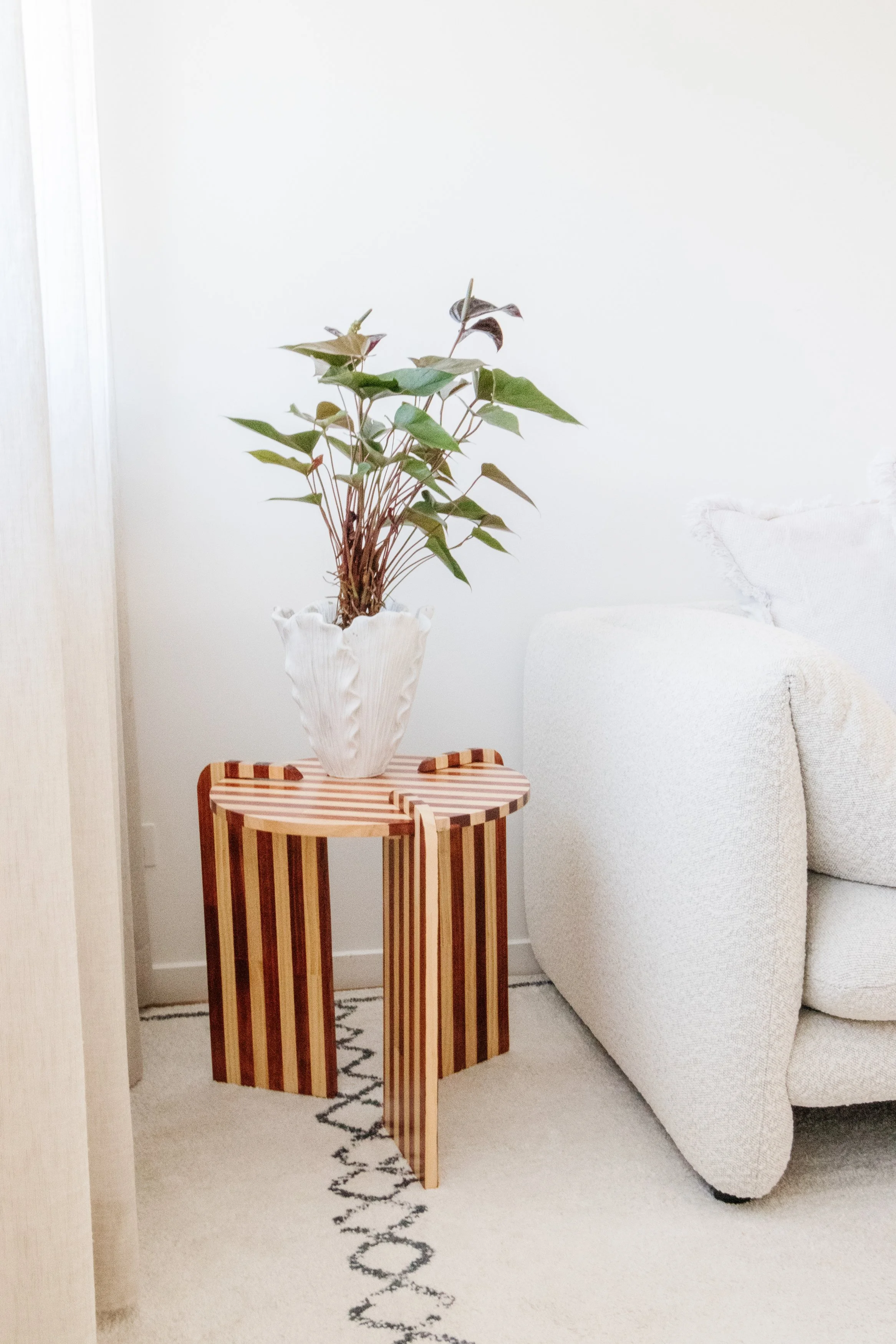 YouTube: Making An Timber Stained Striped Side Table — Smor Home