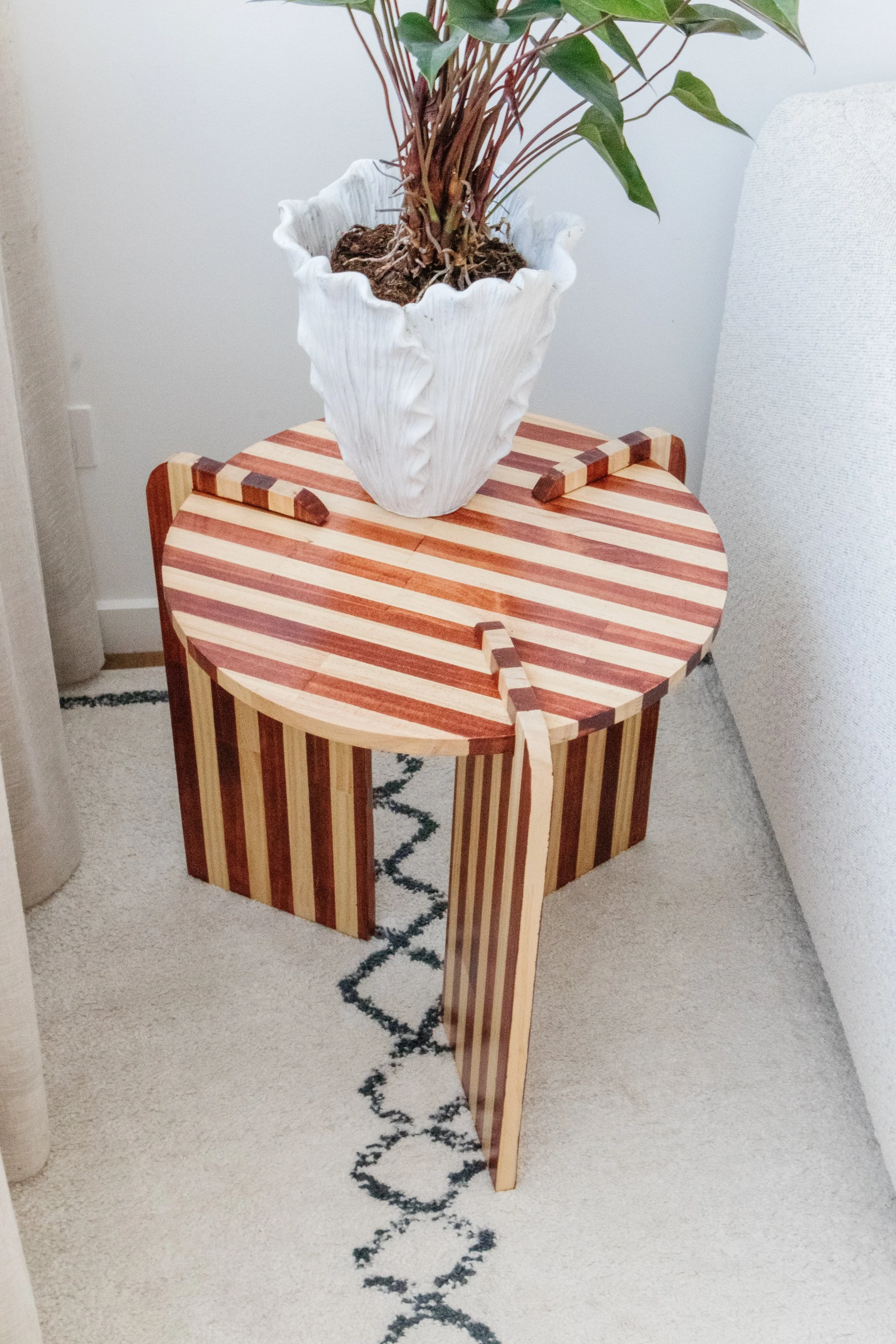 YouTube: Making An Timber Stained Striped Side Table — Smor Home