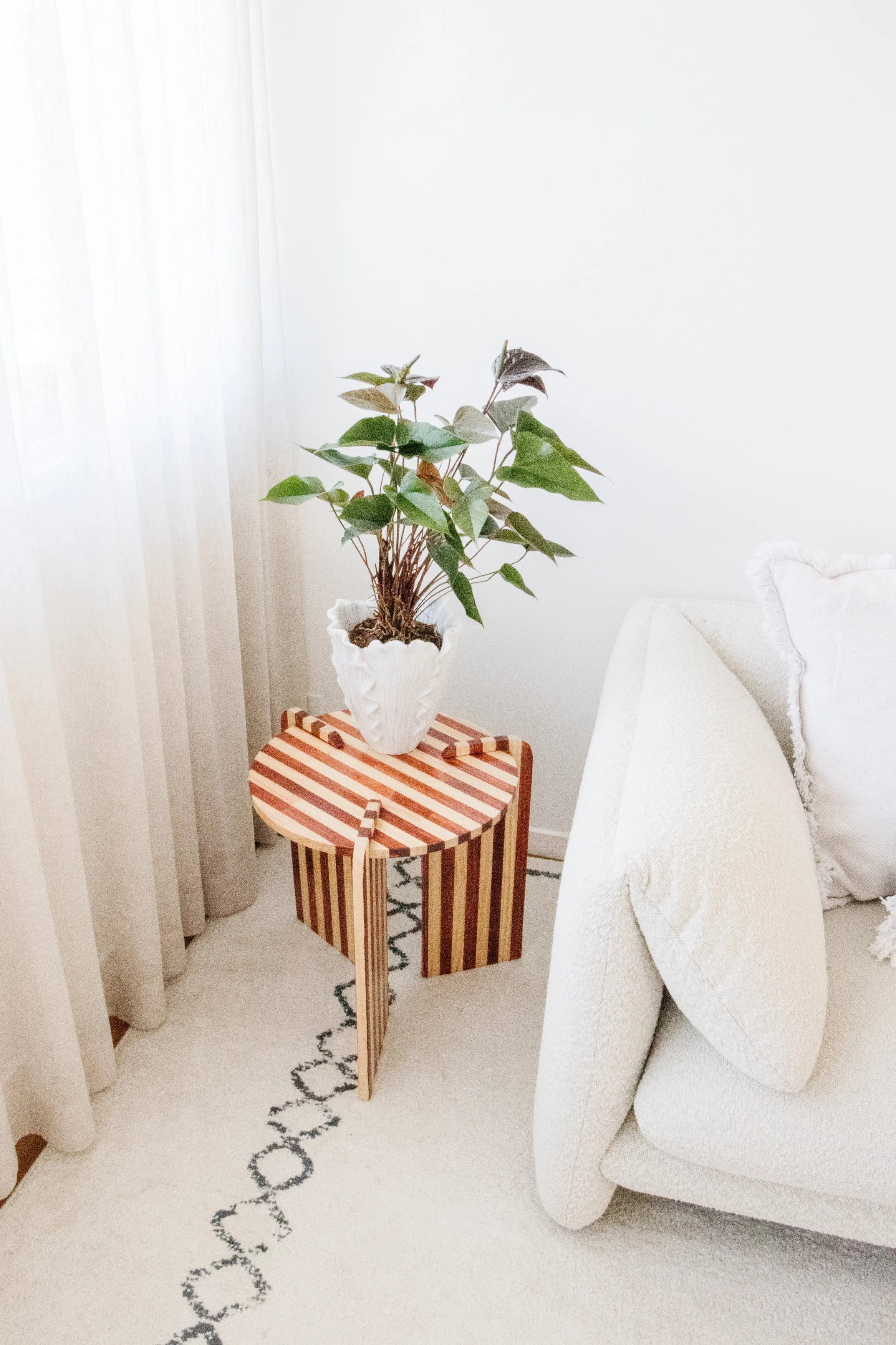 YouTube: Making An Timber Stained Striped Side Table — Smor Home