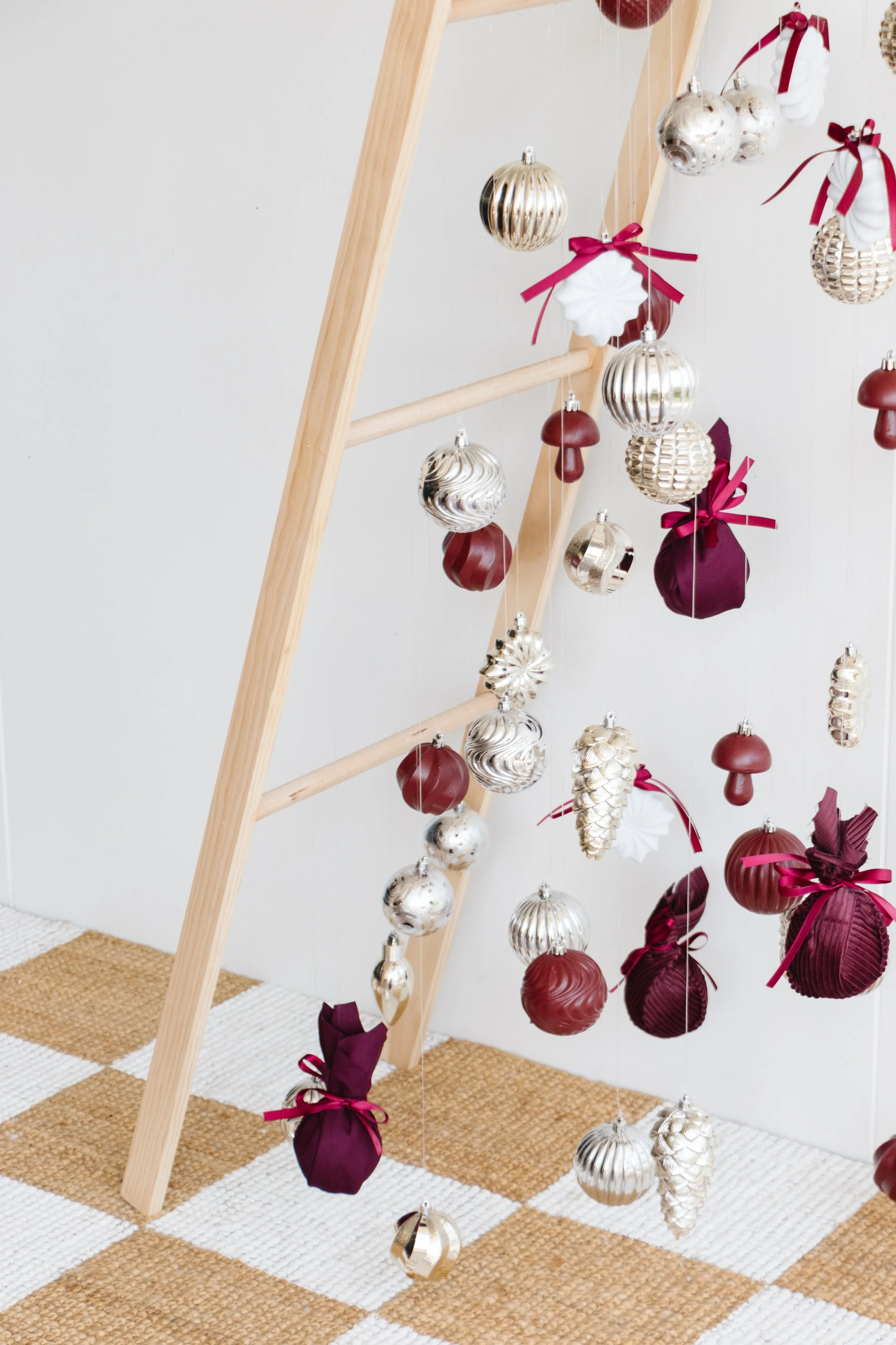 Making A DIY Ladder Christmas Tree — Smor Home