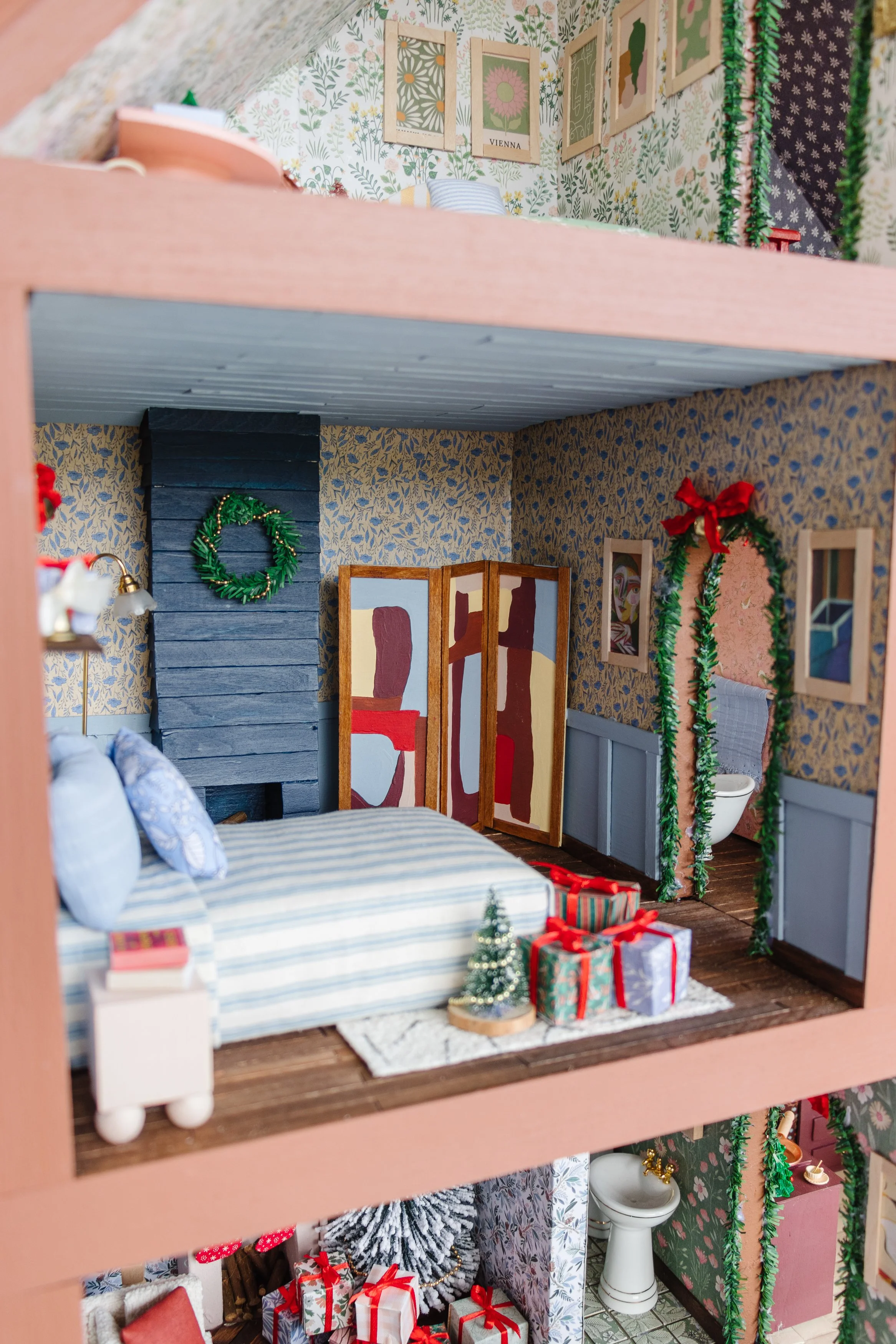Diy Doll House Decorating Ideas DIY Dollhouse Thrifted Makeover