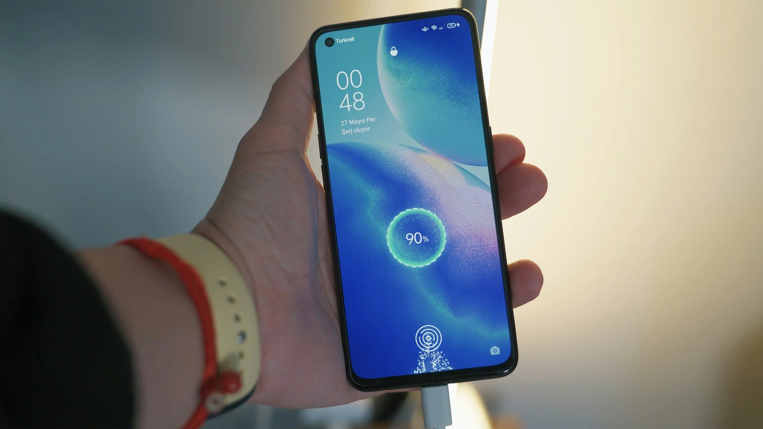 Phone screen showing a battery at 90% charge, symbolizing a perfectionist leader who struggles to move forward until everything feels fully complete