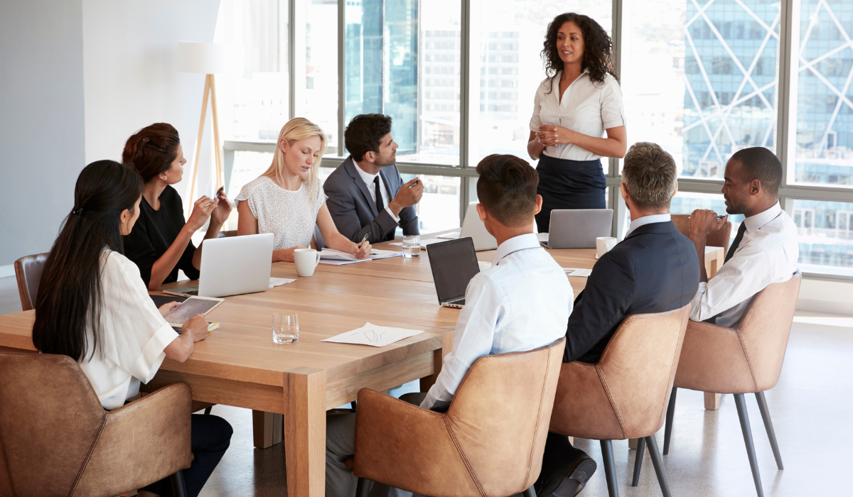 Team leader guiding a strategic discussion with their team, demonstrating elevated leadership skills including vision and problem-solving