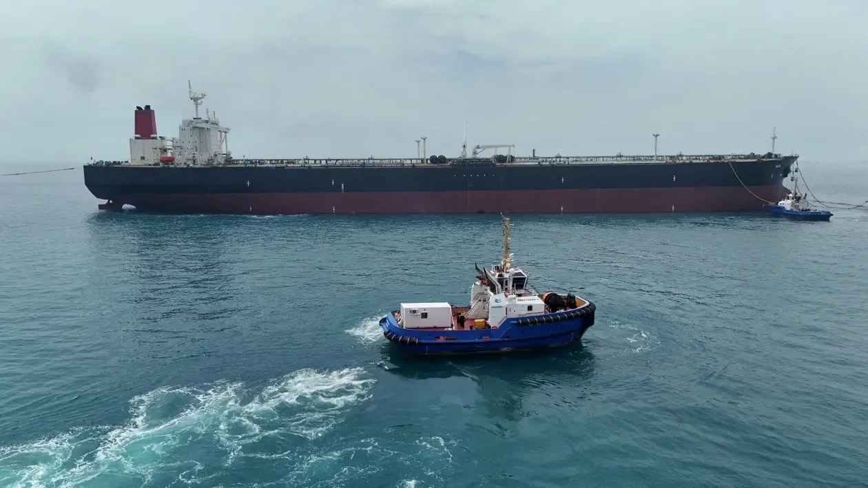 Oil edges higher after U.S. reimposes naval blockade of Iran, launches more airstrikes