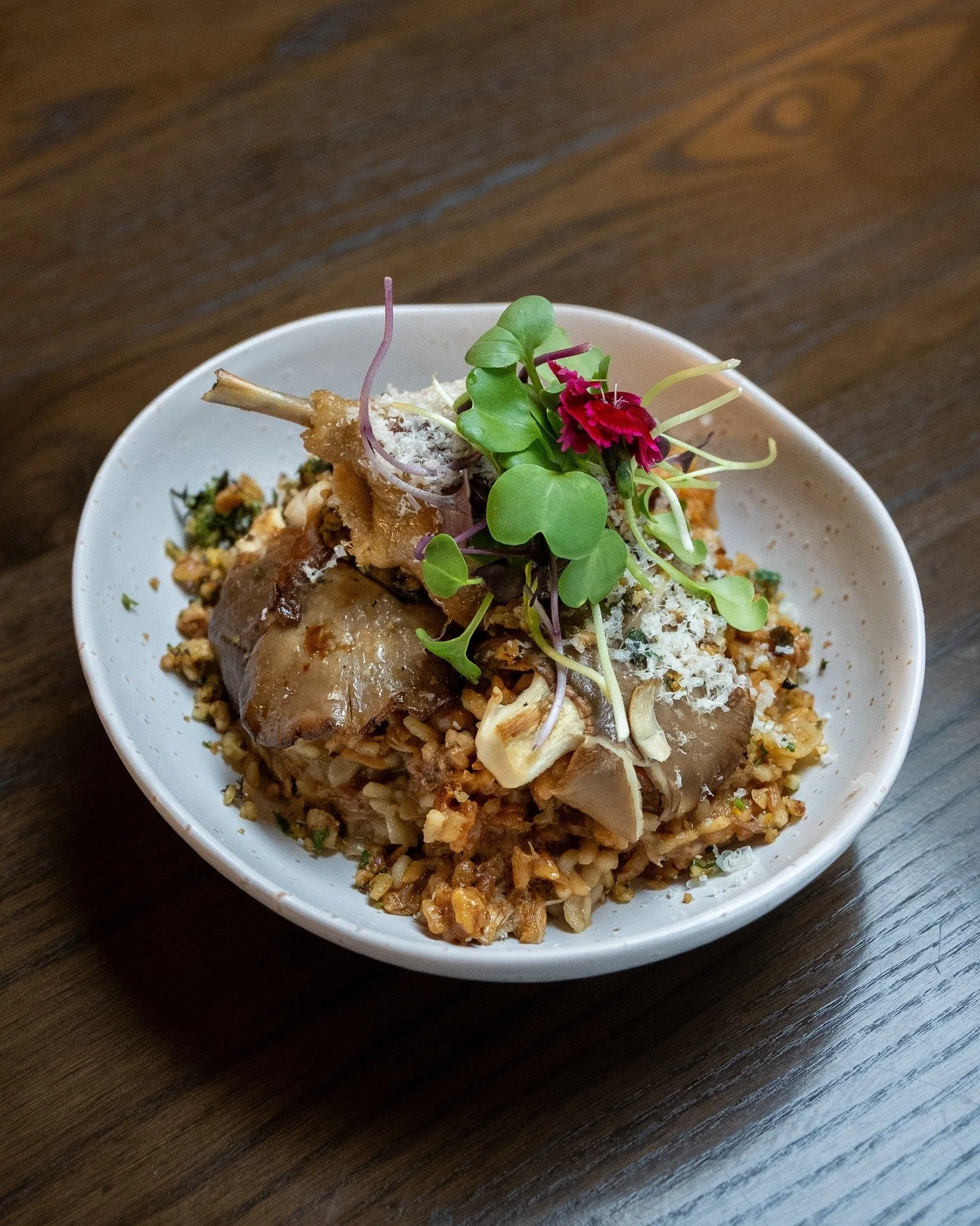 we're loving duck around here!
what better way to warm up after a walk around the zoo than with our delicious cacio e pepe risotto.
black tea risotto, confit duck, parmesan, cracked pepper, oyster mushroom, hazelnut gremolata. 
open 8 till 4, every d