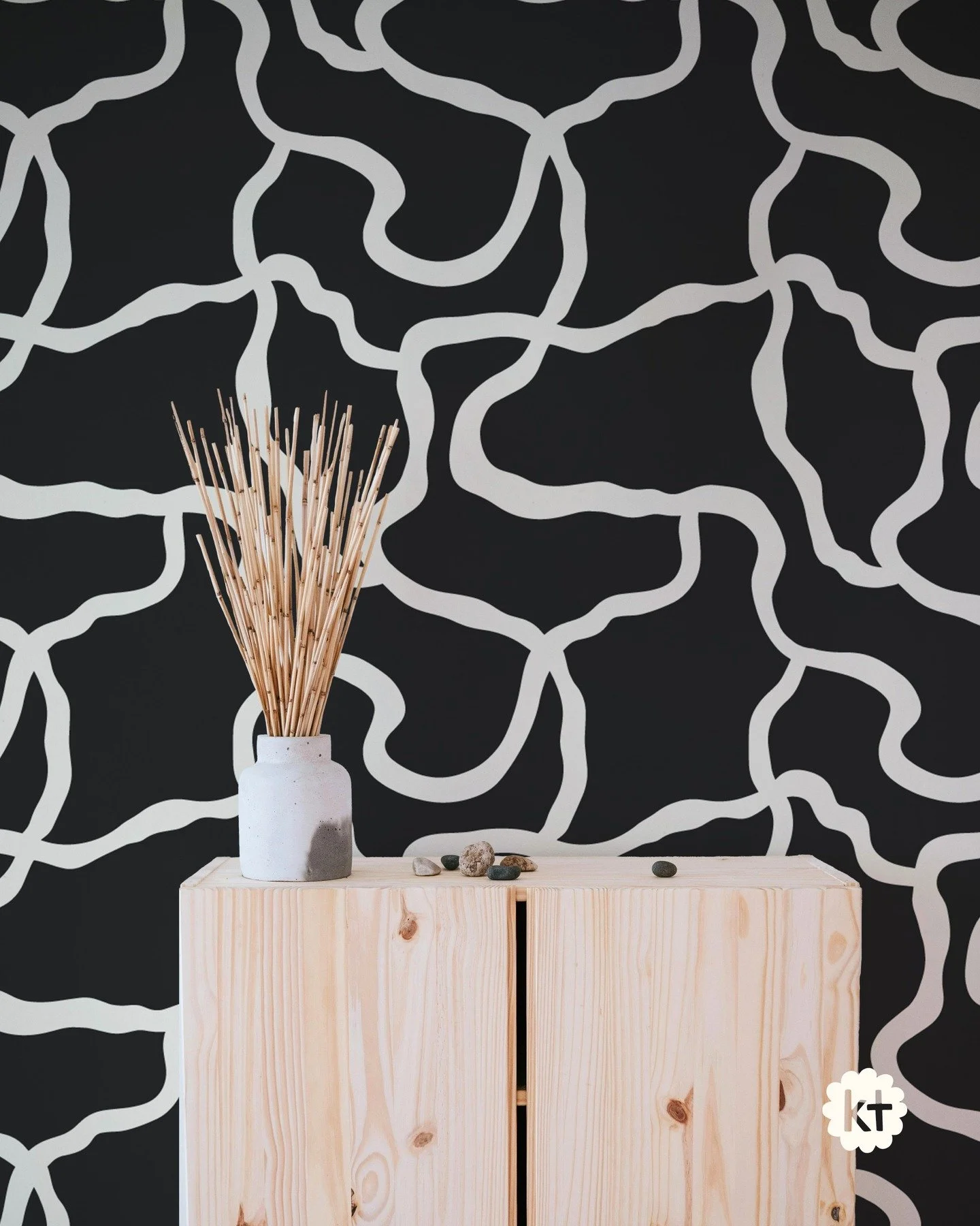 A swirly modern pattern inspired by the flow of a river. Loving the simple abstract contrast it brings to a space and it would be stunning on a dress or some wide leg pants. 

@spoonflower IDs:
1: 20525380
2: 20525376
3: 20525377
4: 20525378