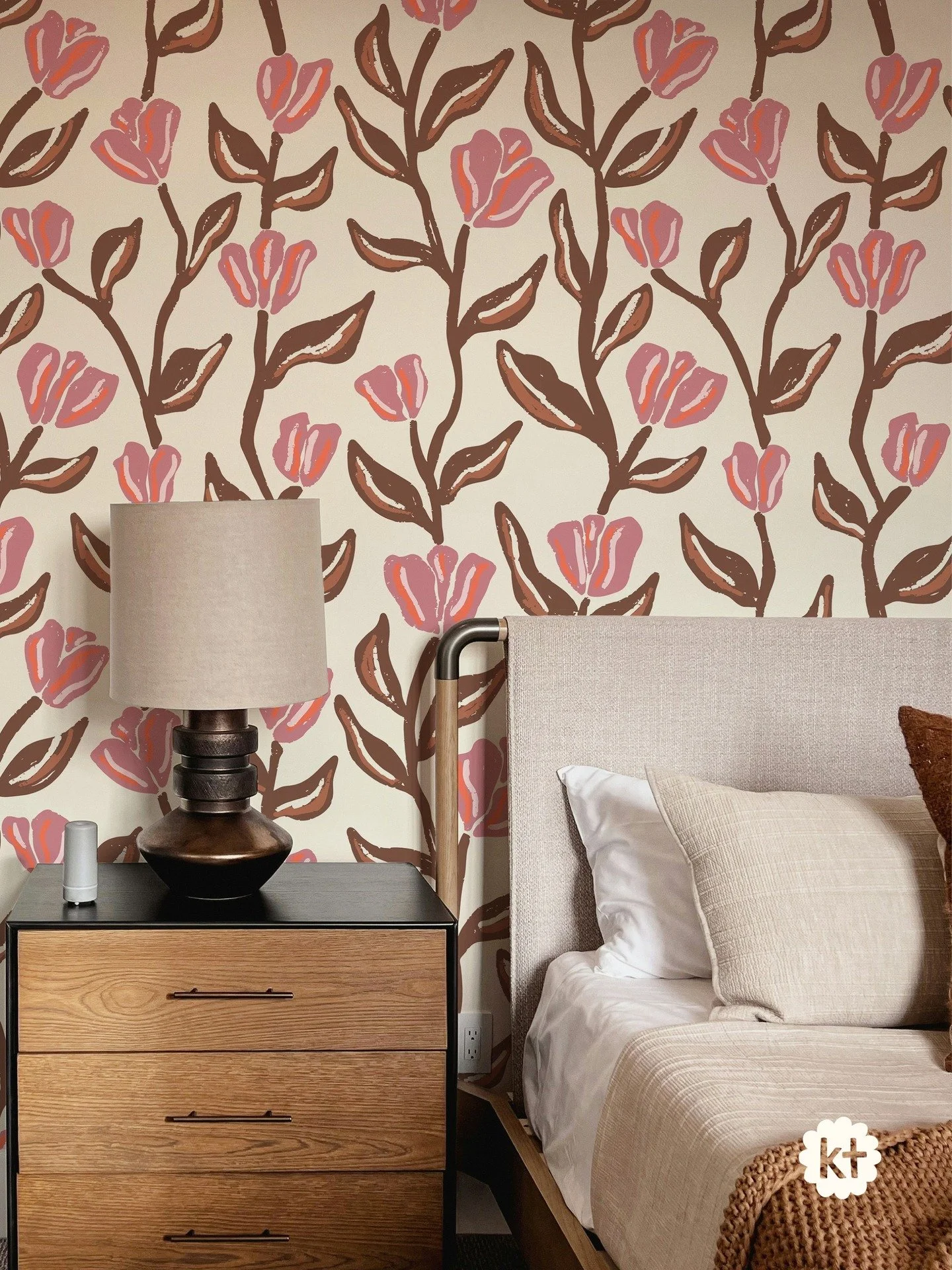 No grandma collection of mine would be complete without my ancestral flower, the tulip. With its funky wobbliness and blobby shading, this ended up being one of my favourite patterns I made last year. Although tbh the first half of that sentence kind