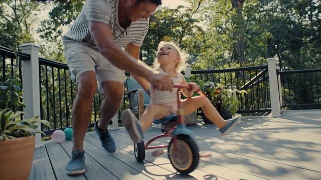 Trex "Footsteps" DC / Prod Co: Park Pictures / Director: Lisa Rubisch / Agency: The Buntin Group