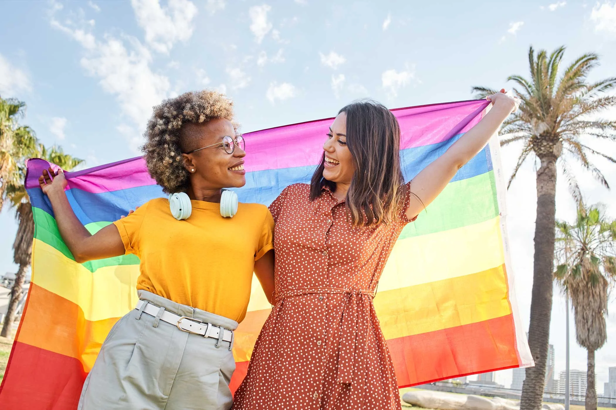 LGBTQ-couple-holding-pride-fla