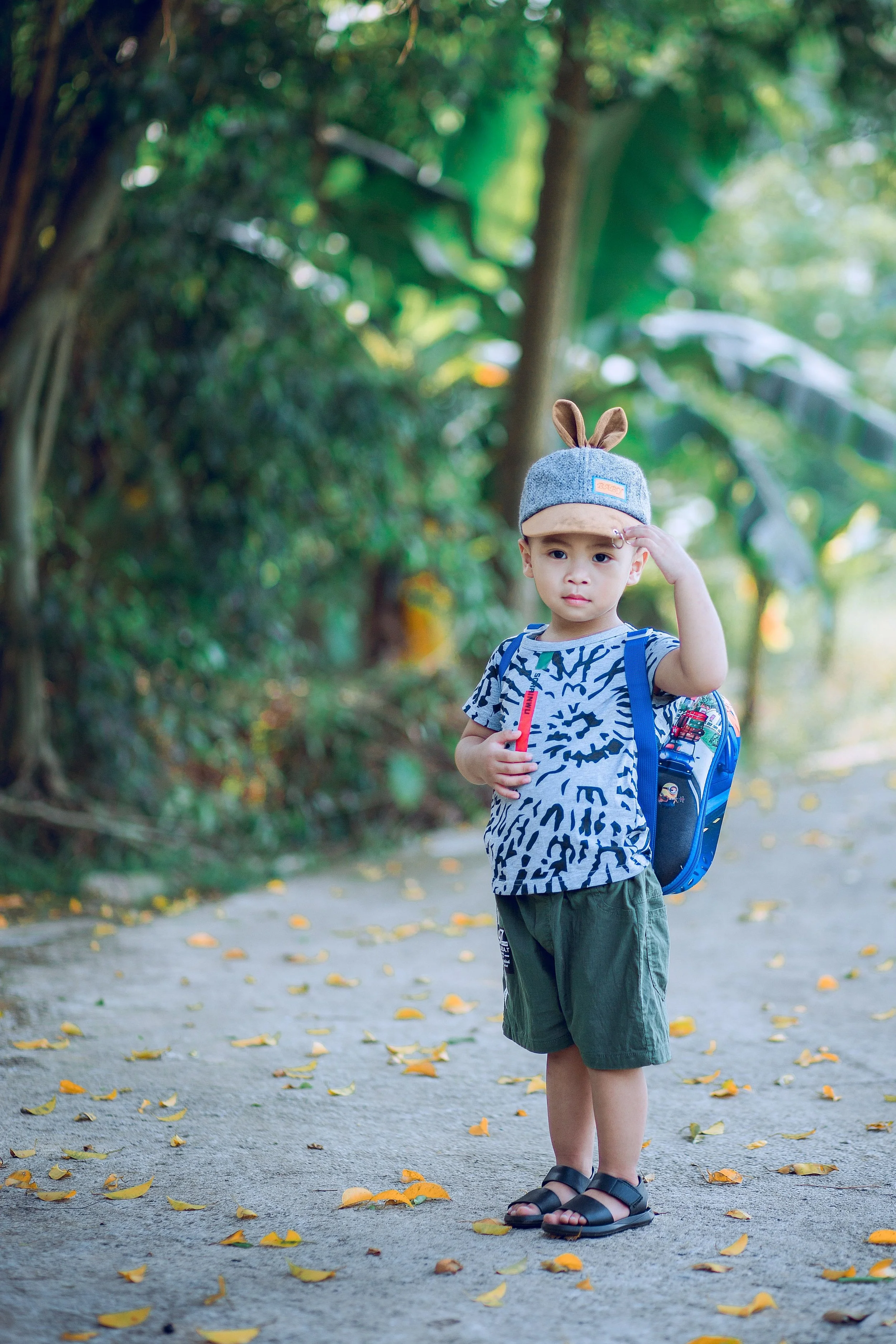 Little kid on his way to school