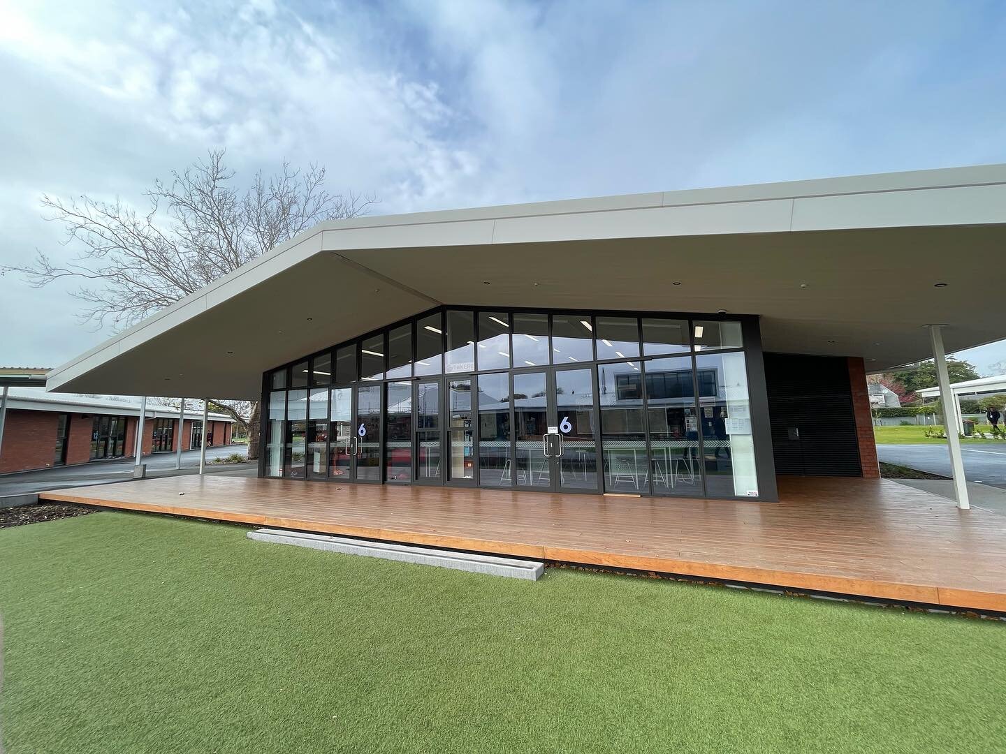 Today we toured the Cobham School rebuild which integrated collaborative learning, practical learning and explicit teaching models. It&rsquo;s wonderful to see schools with so much open space! #LEA23 @le_aust 
.
.
#schoolarchitecture #educationdesign