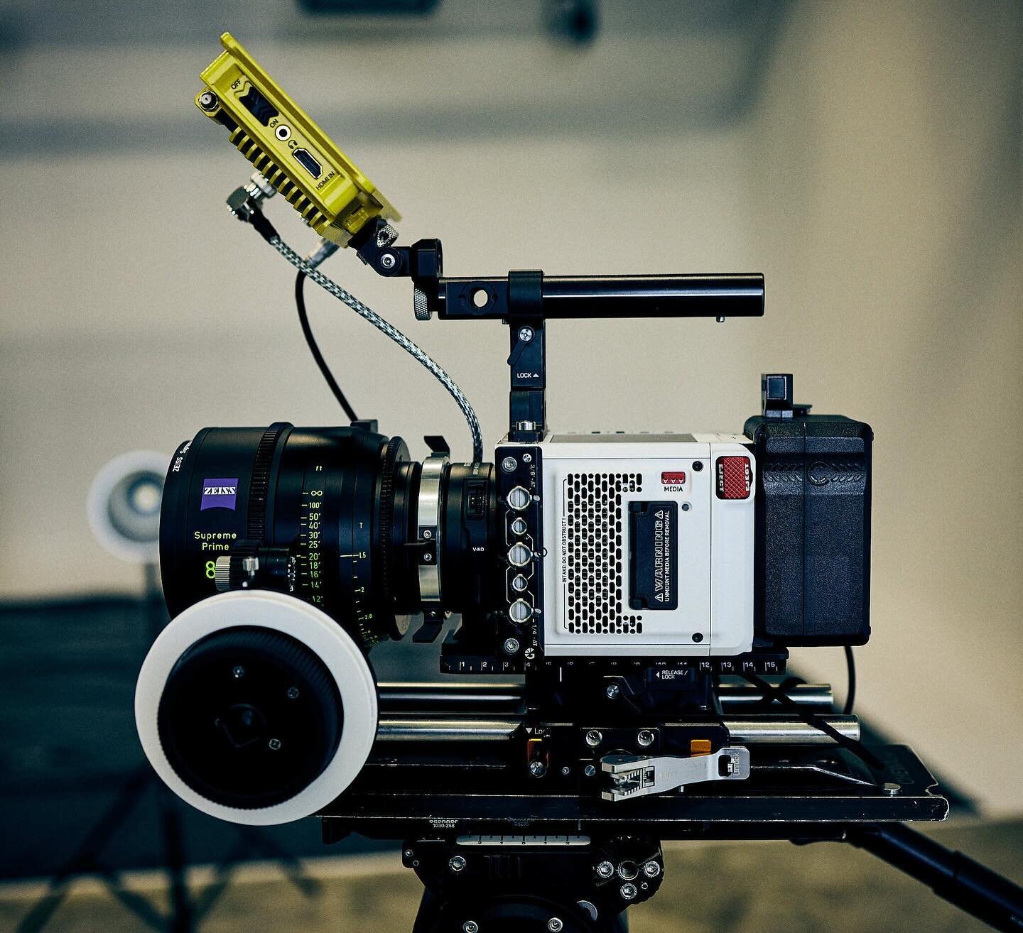 One of our Komodo-X with a Zeiss Supreme Prime.  Special yellow BM5 WR from @portkeys.global , rig by @brighttangerine , and powered by @coreswx 

#komodox #redkomodo #cinematography #filmmaking #filmmaker #zeisslens